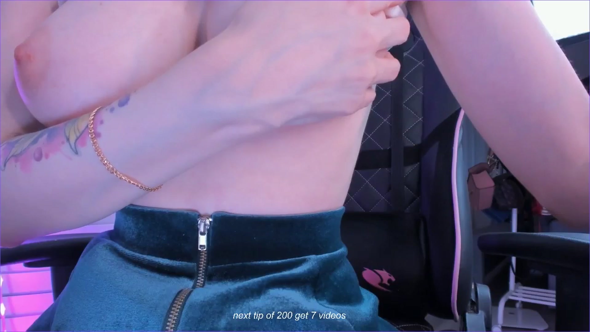 Gallery image thumbnail from fun_for_cash's myfreecams stream on, 06/22/2024, 18:43 image 8 of 20