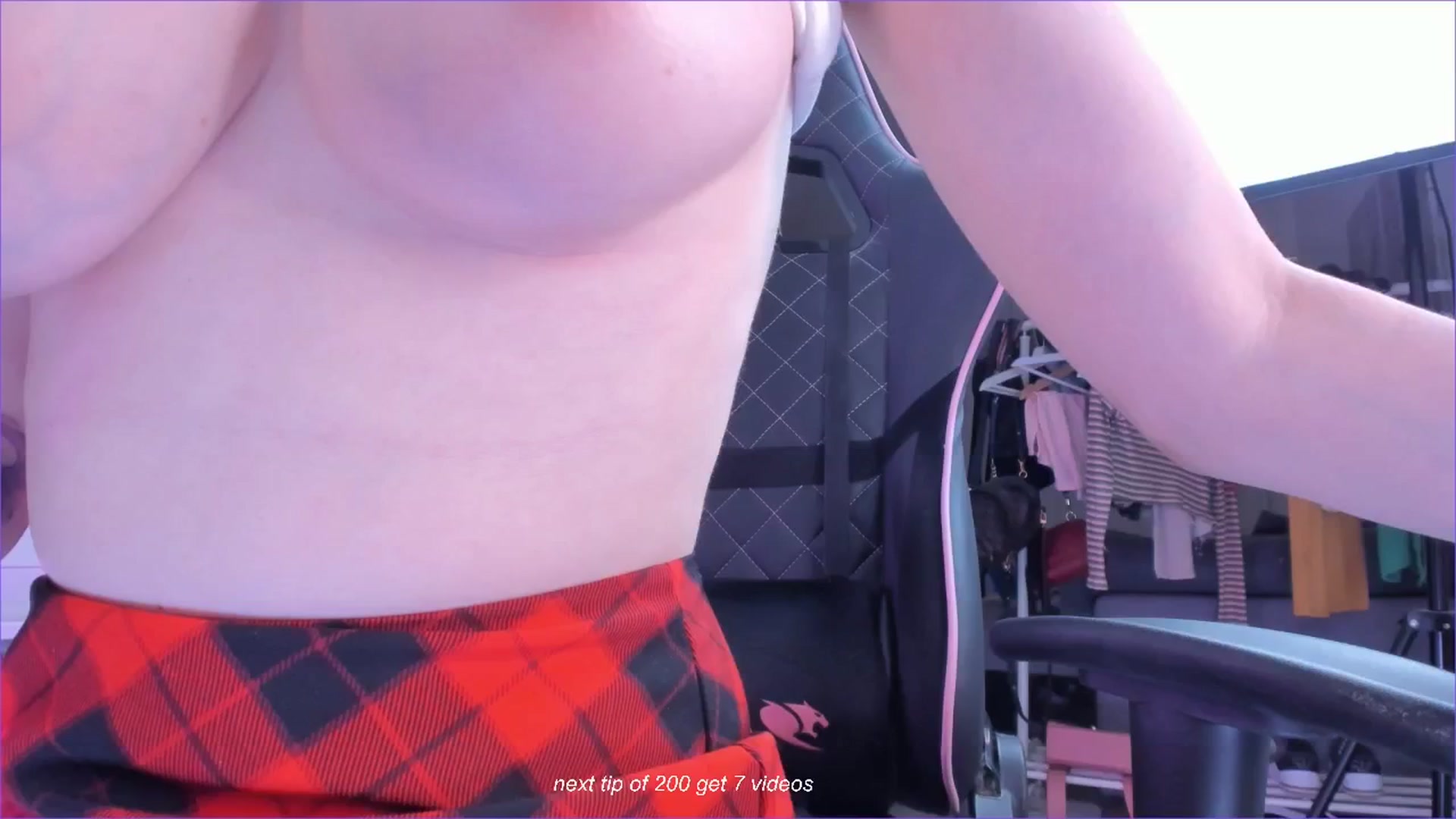 Gallery image thumbnail from fun_for_cash's myfreecams stream on, 09/17/2024, 17:43 image 10 of 20