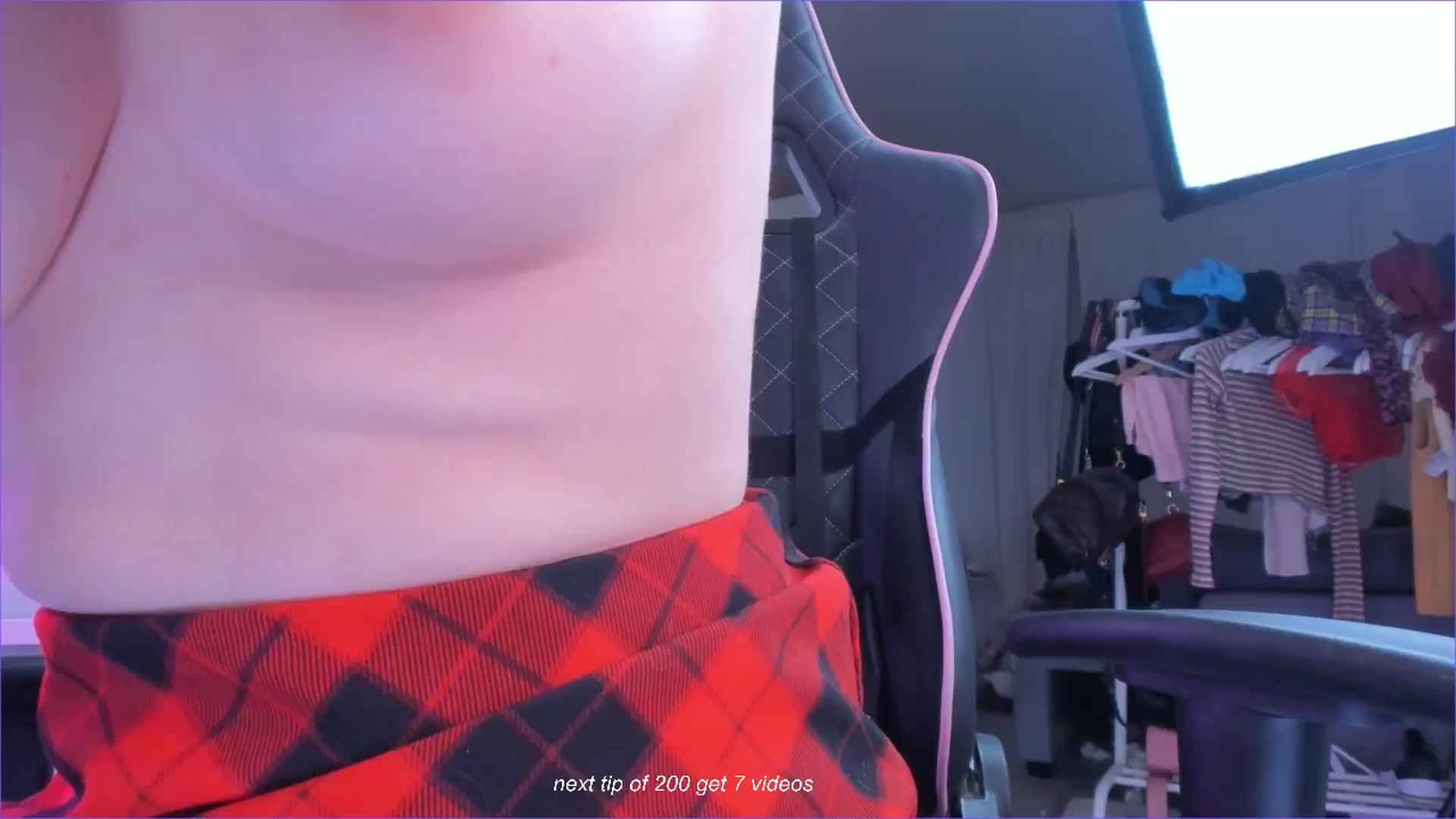 Gallery image thumbnail from fun_for_cash's myfreecams stream on, 09/17/2024, 22:34 image 4 of 20