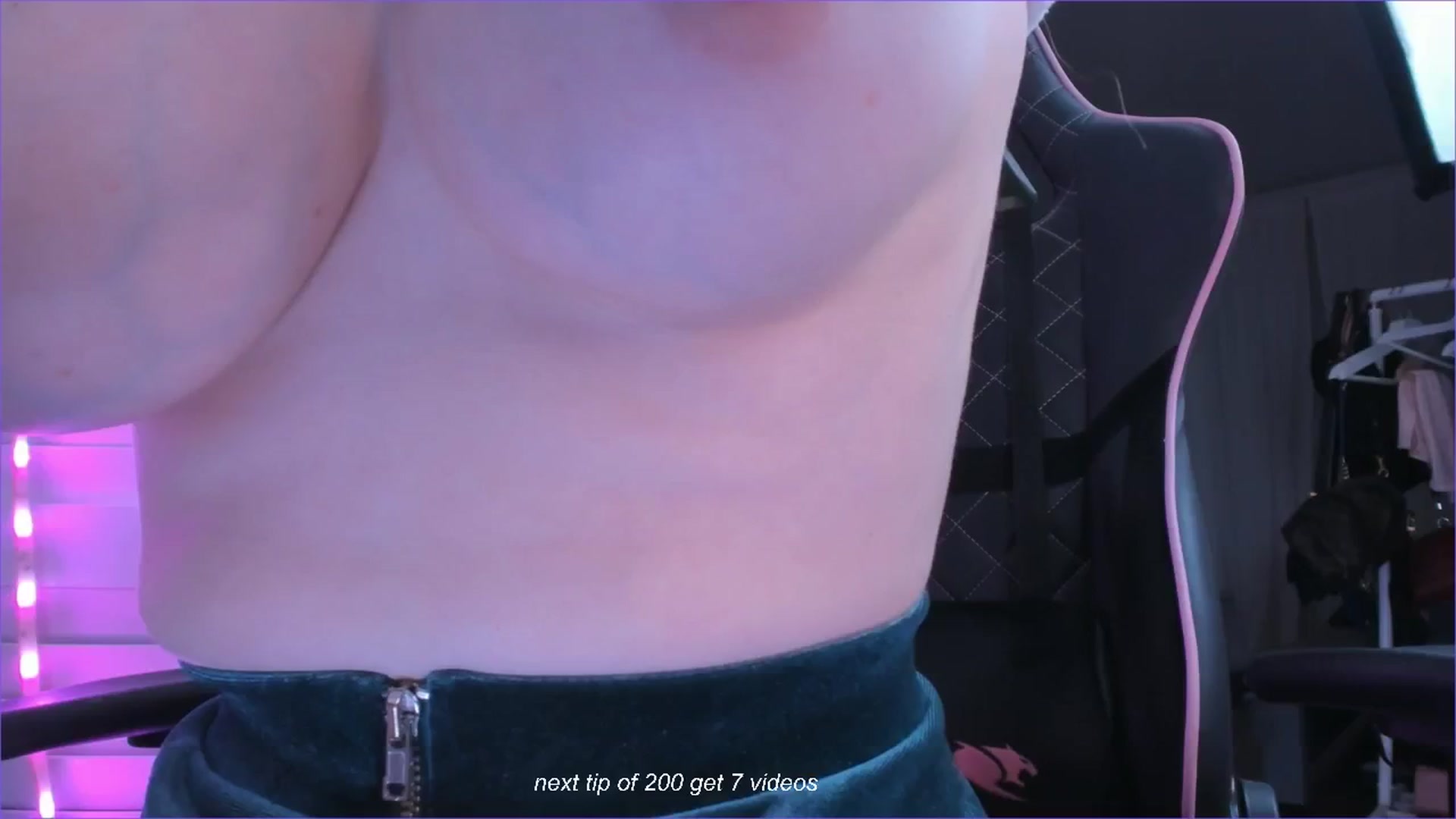 Gallery image thumbnail from fun_for_cash's myfreecams stream on, 09/24/2024, 24:32 image 10 of 20