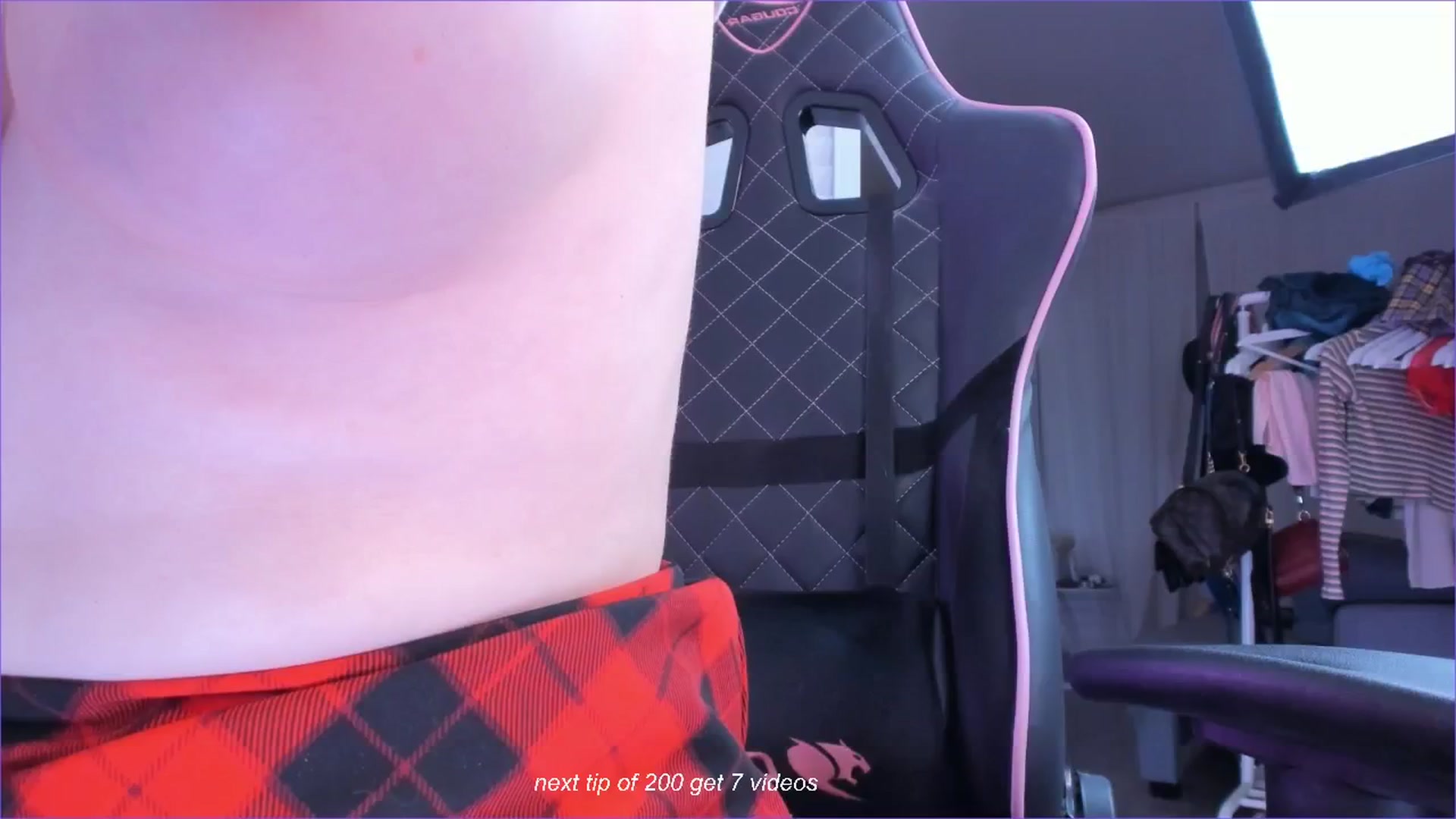Gallery image thumbnail from fun_for_cash's myfreecams stream on, 09/25/2024, 19:24 image 16 of 20