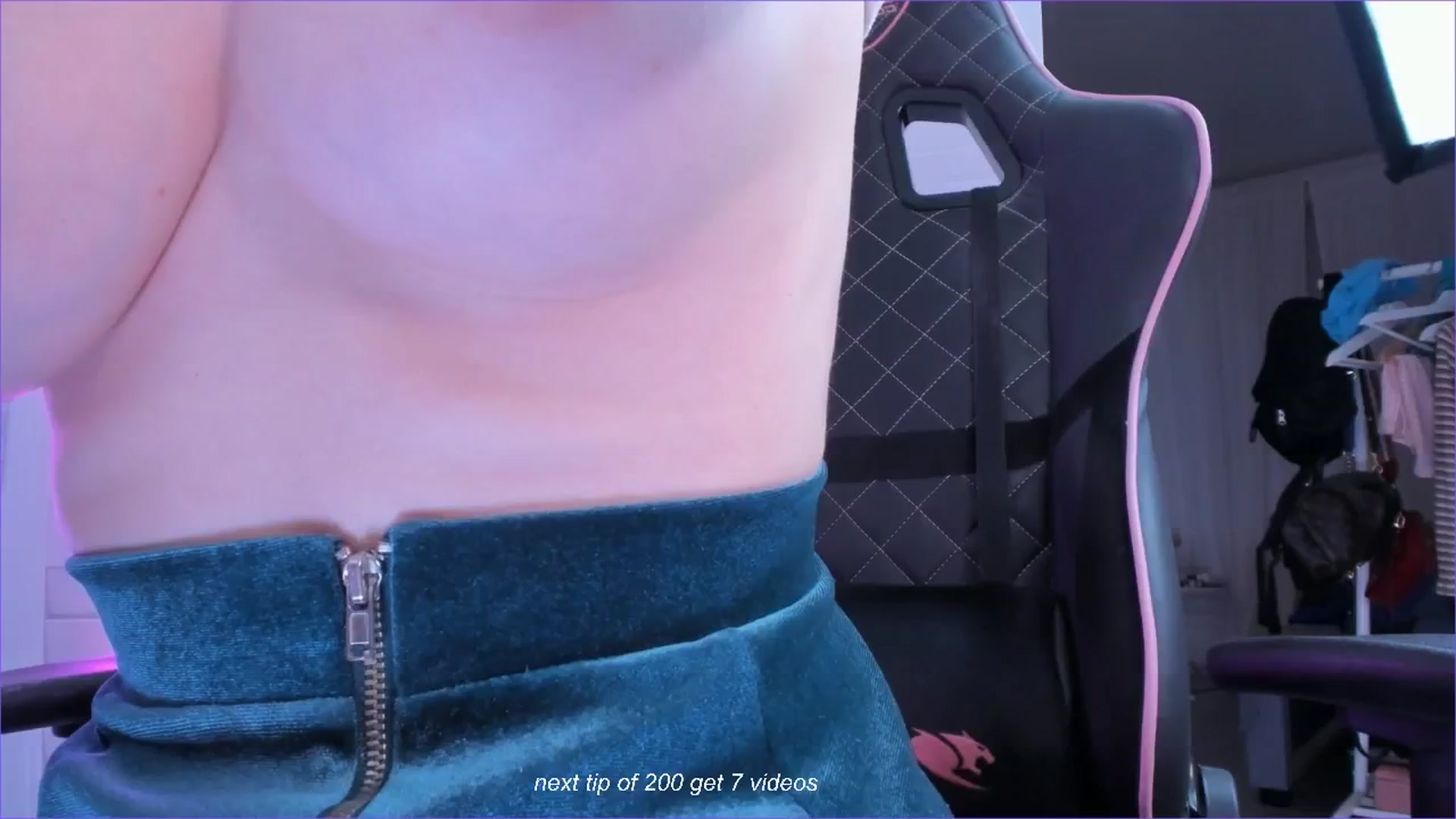 Gallery image thumbnail from fun_for_cash's myfreecams stream on, 10/04/2024, 17:43 image 15 of 20
