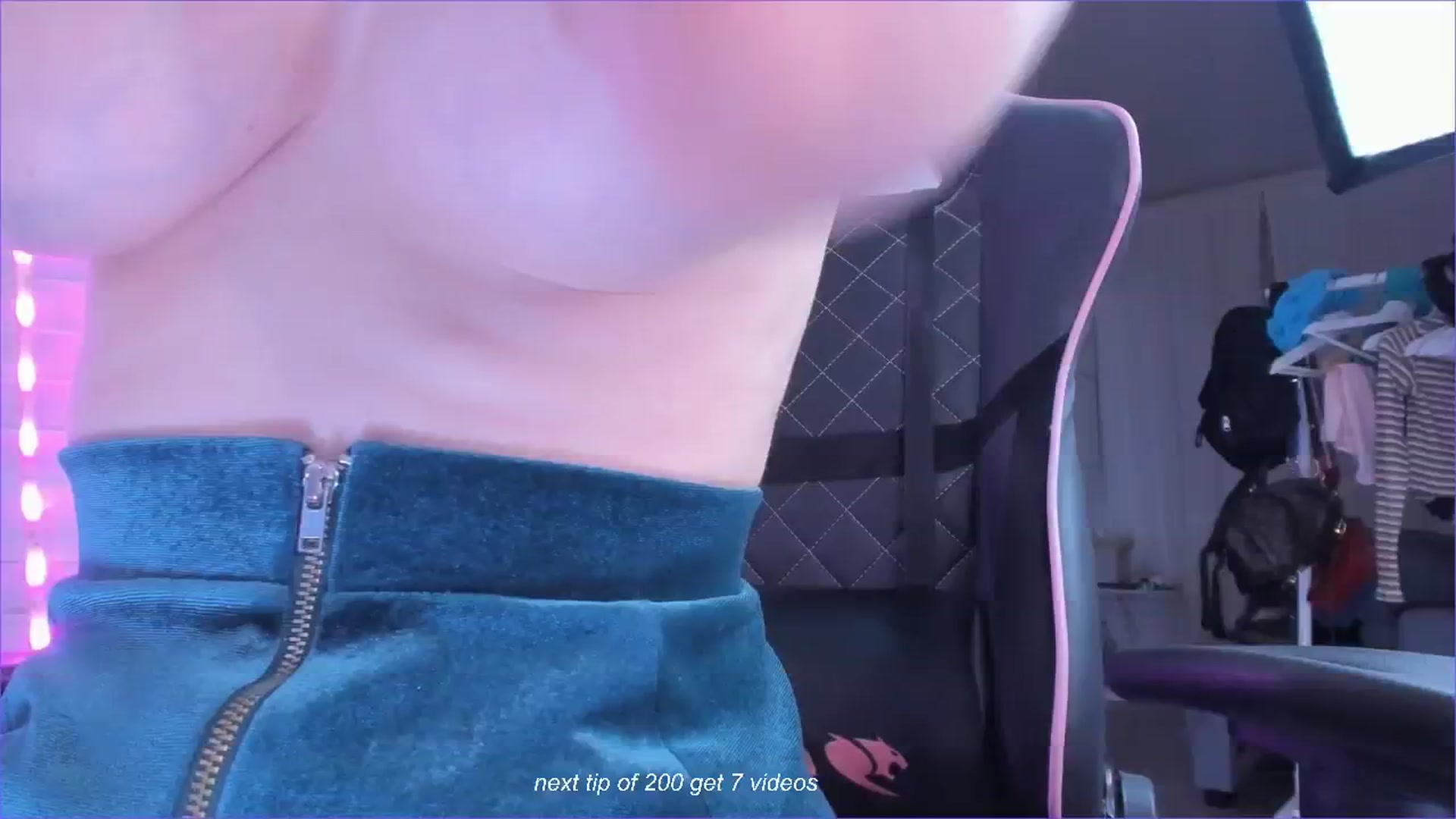 Gallery image thumbnail from fun_for_cash's myfreecams stream on, 10/04/2024, 17:43 image 9 of 20