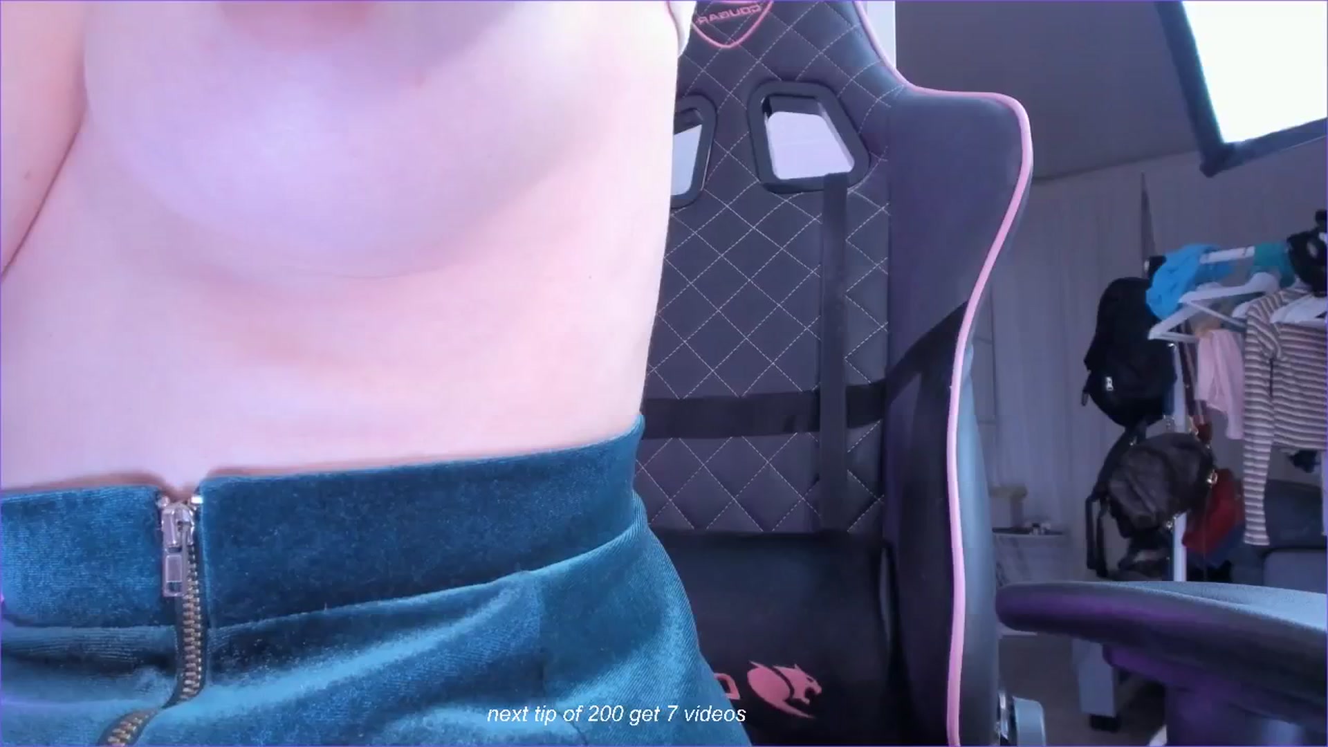Gallery image thumbnail from fun_for_cash's myfreecams stream on, 10/04/2024, 17:43 image 7 of 20