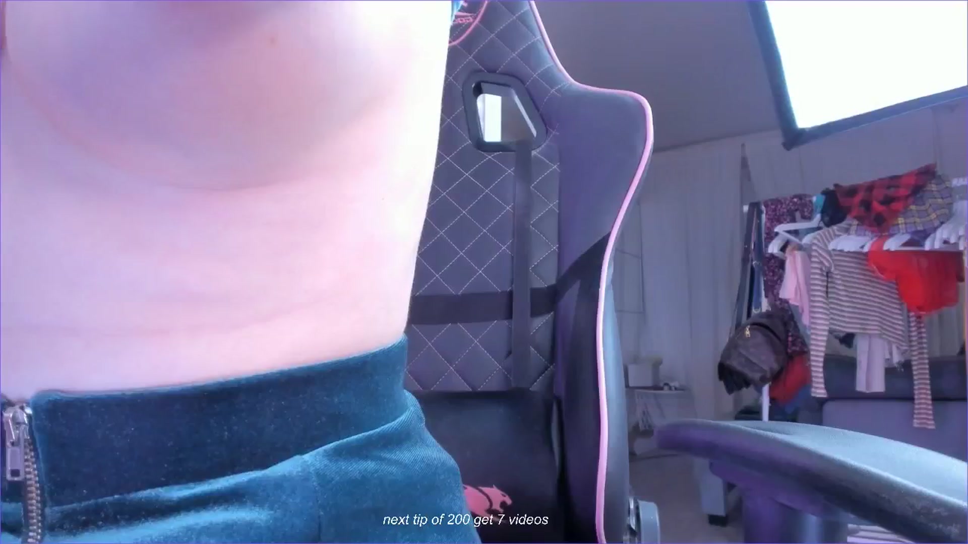 Gallery image thumbnail from fun_for_cash's myfreecams stream on, 10/21/2024, 22:25 image 4 of 20