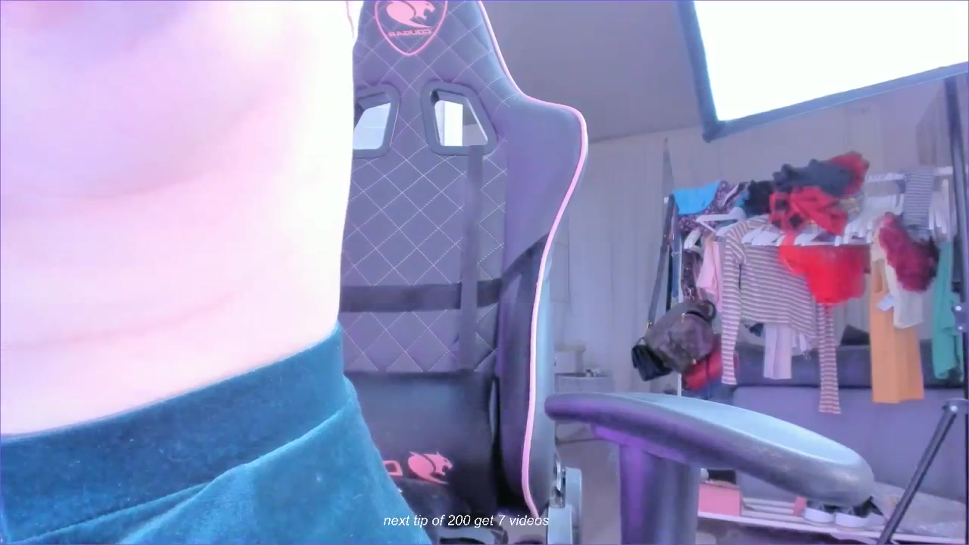 Gallery image thumbnail from fun_for_cash's myfreecams stream on, 10/24/2024, 17:48 image 15 of 20