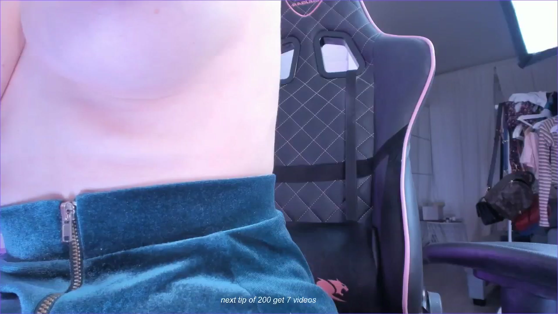 Gallery image thumbnail from fun_for_cash's myfreecams stream on, 10/26/2024, 18:31 image 12 of 20