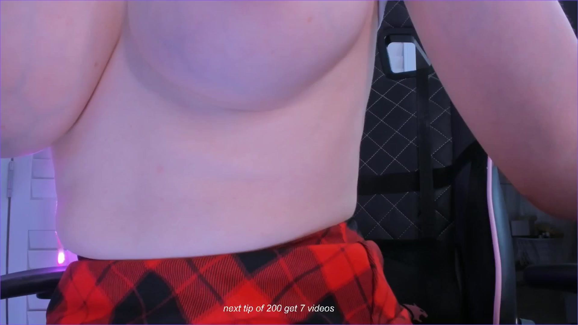 Gallery image thumbnail from fun_for_cash's myfreecams stream on, 11/10/2024, 17:25 image 15 of 20