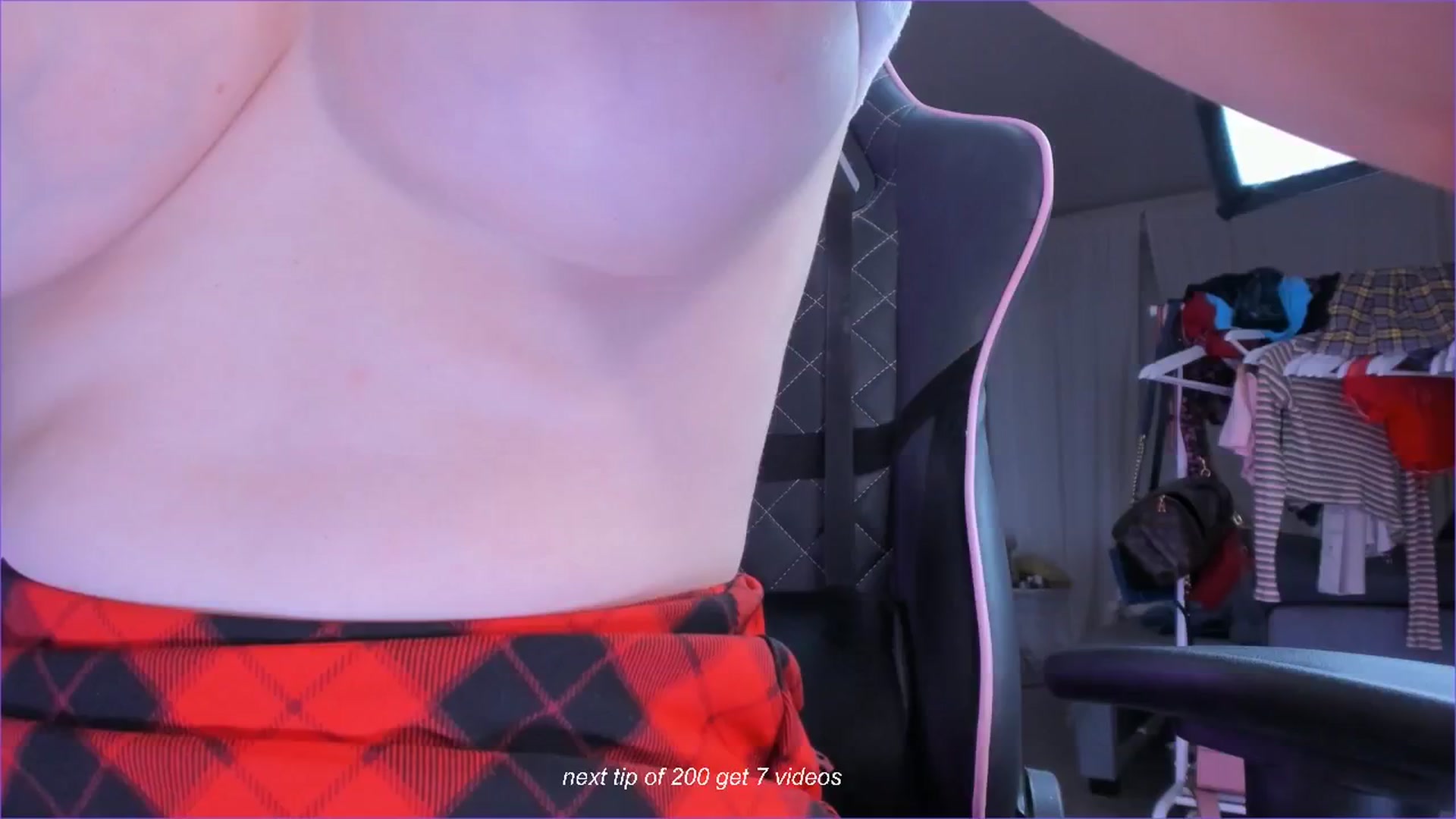 Gallery image thumbnail from fun_for_cash's myfreecams stream on, 11/10/2024, 17:57 image 16 of 20