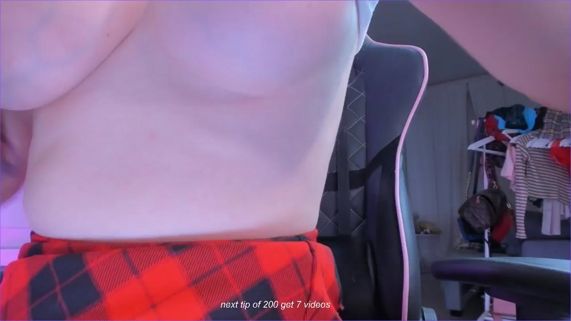 Gallery image thumbnail from fun_for_cash's myfreecams stream on, 11/10/2024, 19:30 image 17 of 20