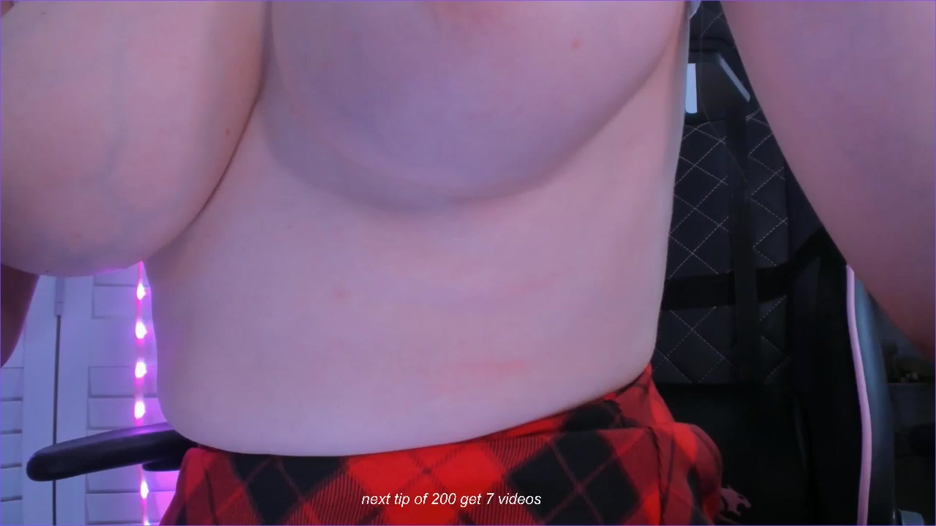Gallery image thumbnail from fun_for_cash's myfreecams stream on, 11/10/2024, 20:23 image 17 of 20