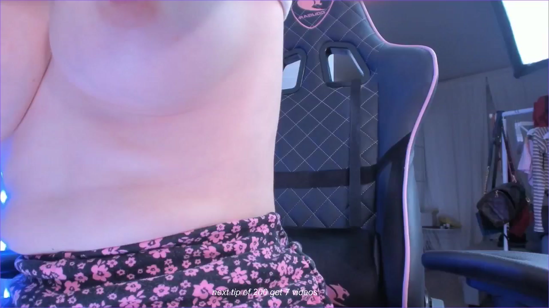 Gallery image thumbnail from fun_for_cash's myfreecams stream on, 11/13/2024, 16:54 image 18 of 20