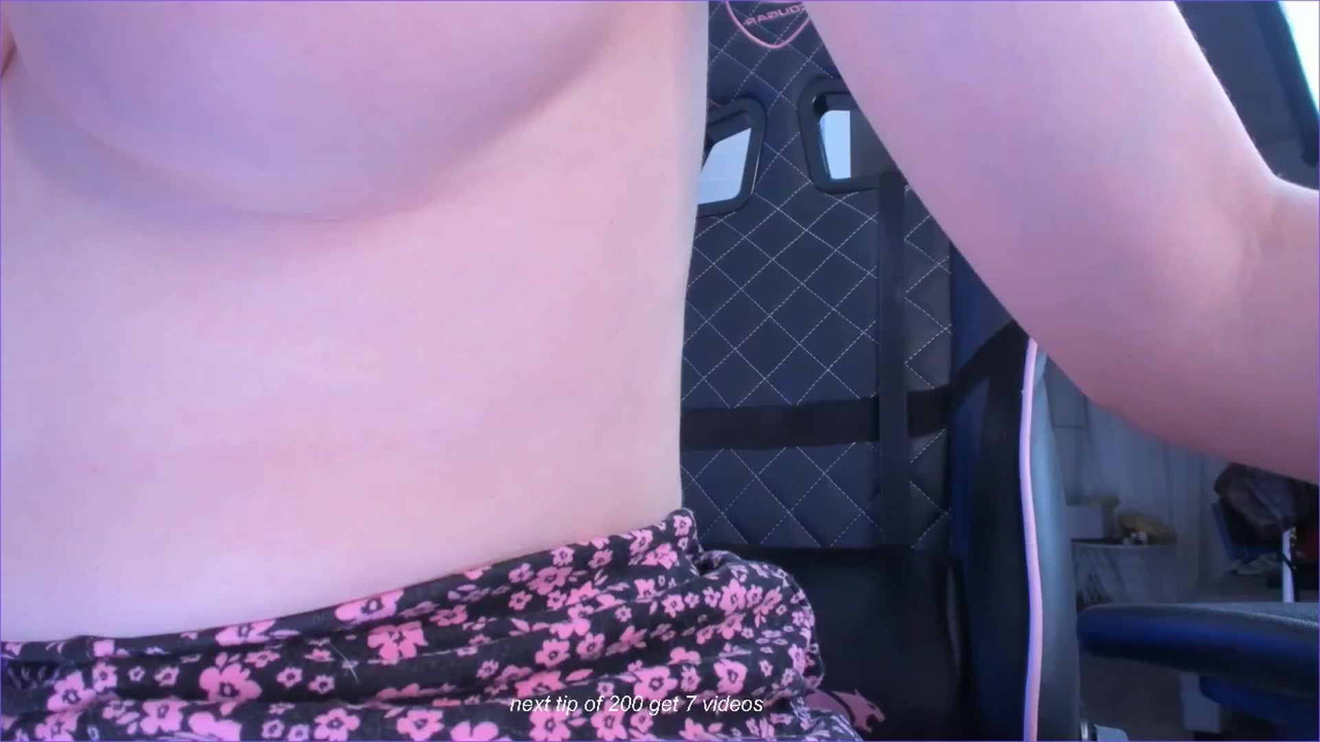 Gallery image thumbnail from fun_for_cash's myfreecams stream on, 11/13/2024, 19:07 image 6 of 20