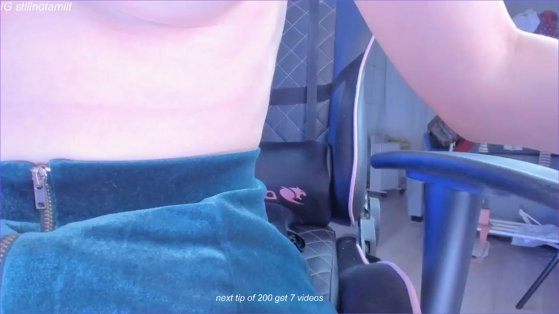 Gallery image thumbnail from fun_for_cash's myfreecams stream on, 11/17/2024, 13:43 image 15 of 20