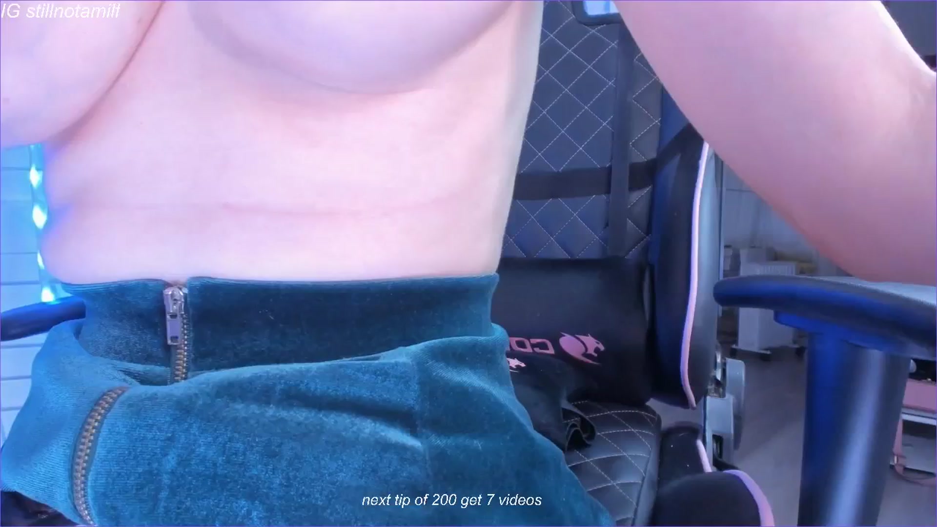Gallery image thumbnail from fun_for_cash's myfreecams stream on, 11/17/2024, 13:43 image 16 of 20