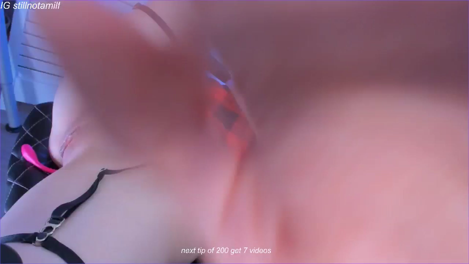 Gallery image thumbnail from fun_for_cash's myfreecams stream on, 11/19/2024, 20:28 image 3 of 20