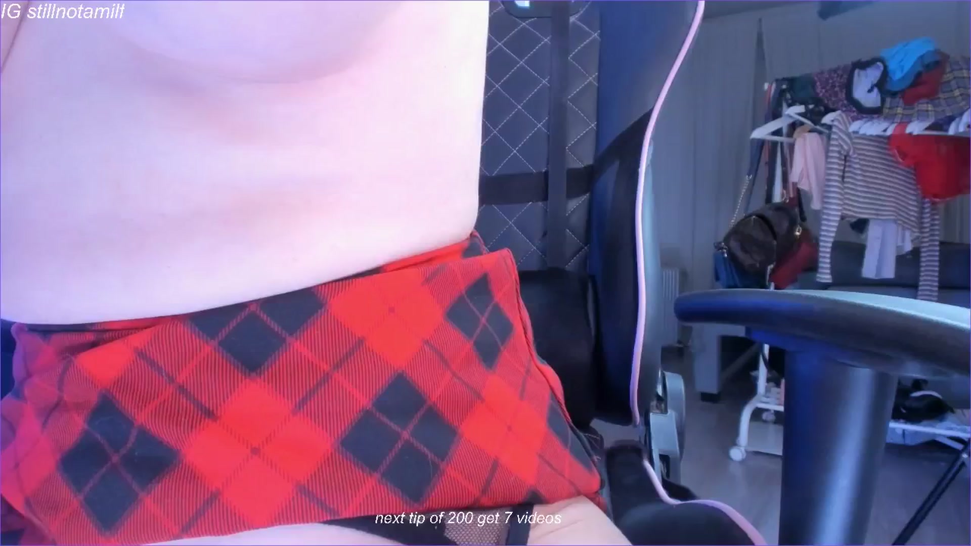 Gallery image thumbnail from fun_for_cash's myfreecams stream on, 11/22/2024, 18:59 image 9 of 20