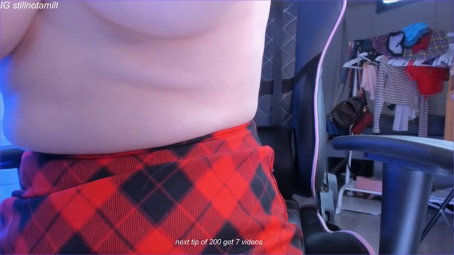 Gallery image thumbnail from fun_for_cash's myfreecams stream on, 11/22/2024, 20:18 image 16 of 20