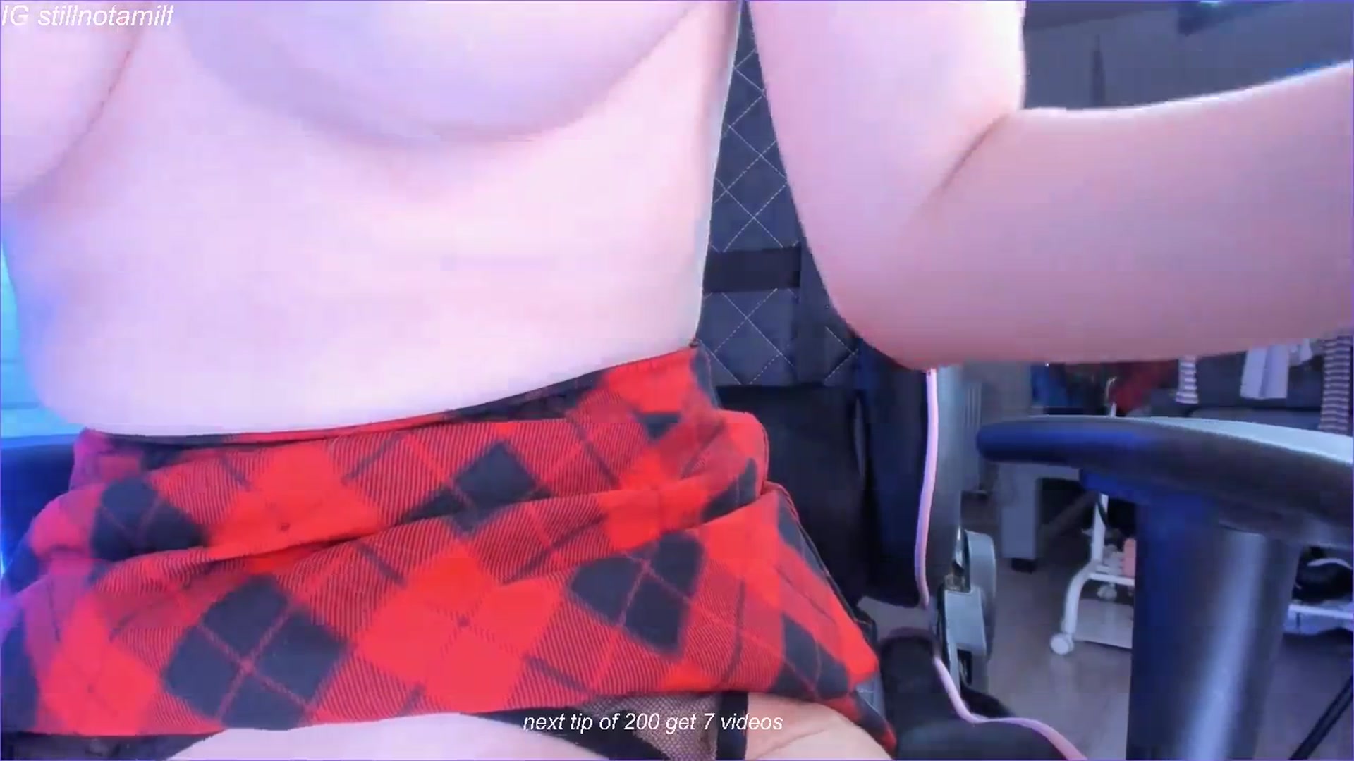 Gallery image thumbnail from fun_for_cash's myfreecams stream on, 11/22/2024, 20:18 image 6 of 20