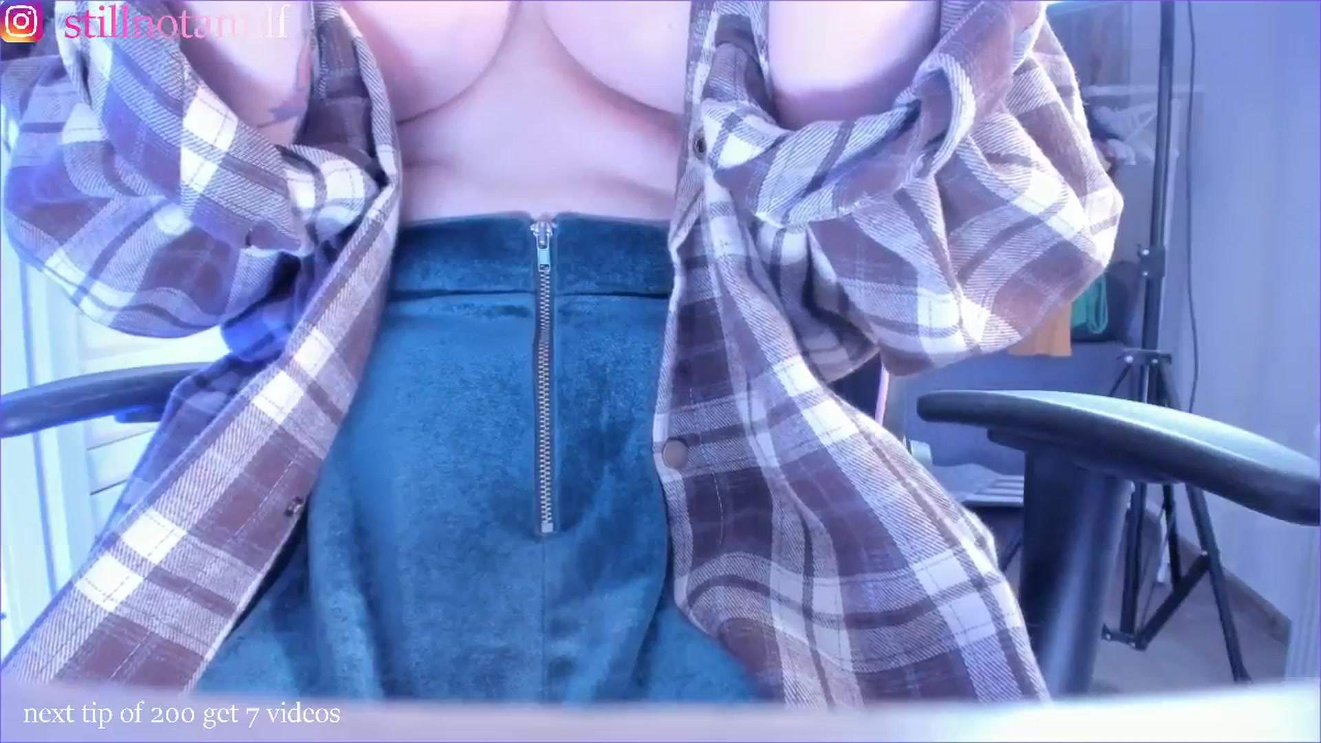 Gallery image thumbnail from fun_for_cash's myfreecams stream on, 05/28/2025, 20:08 image 12 of 20