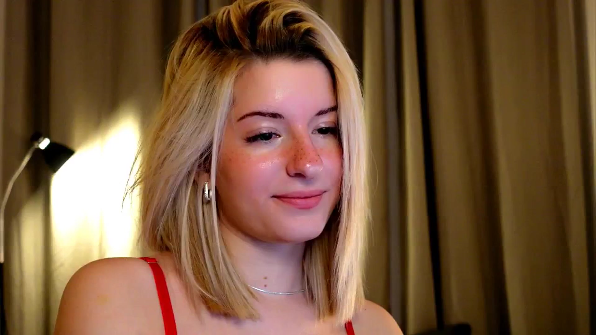 Gallery image thumbnail from funny_freckle's myfreecams stream on, 12/15/2024, 11:38 image 6 of 20