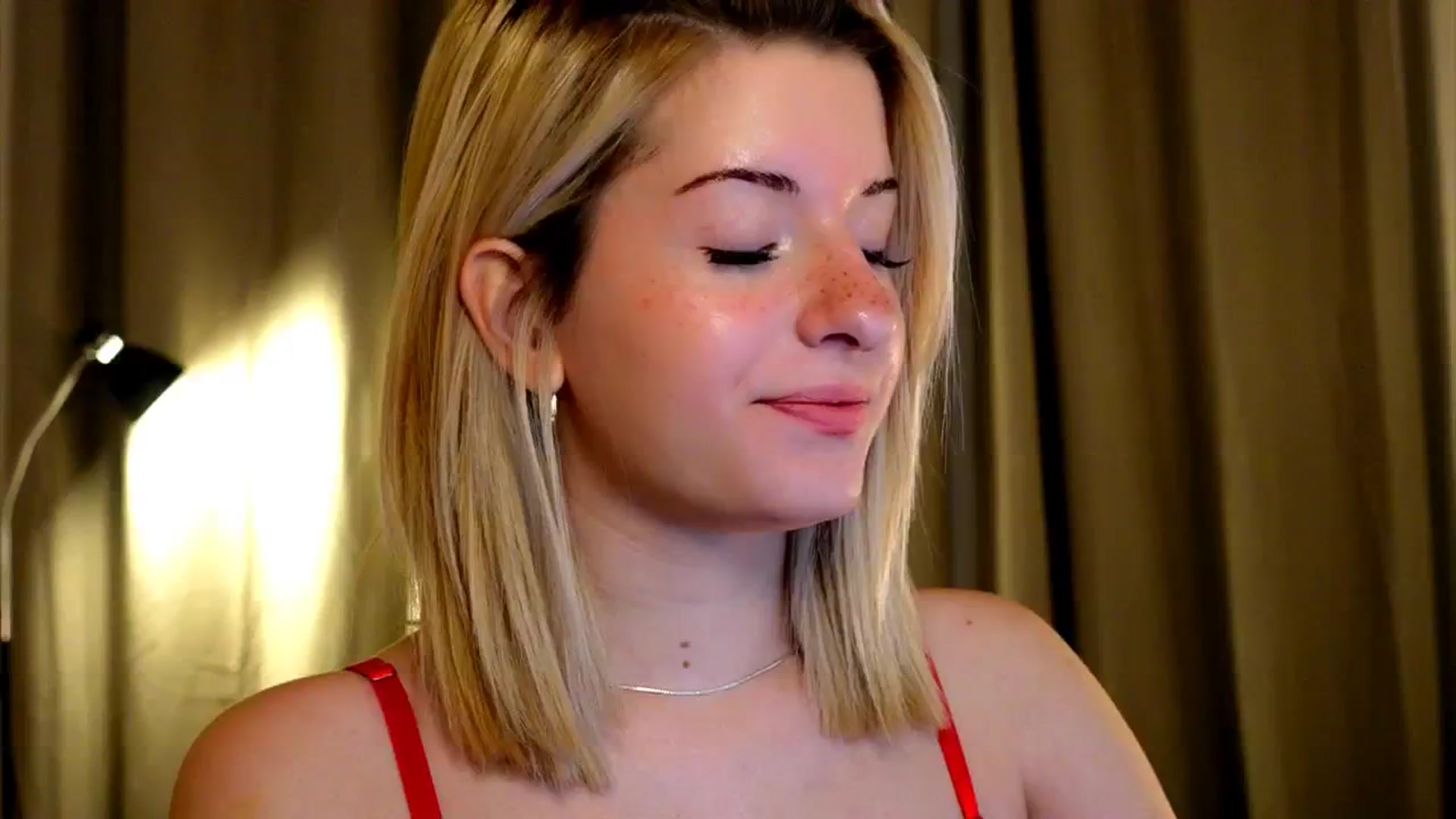 Gallery image thumbnail from funny_freckle's myfreecams stream on, 12/15/2024, 11:38 image 1 of 20