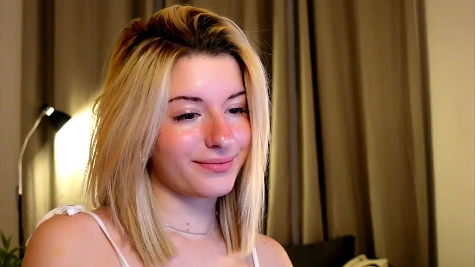 Gallery image thumbnail from funny_freckle's myfreecams stream on, 12/15/2024, 12:38 image 9 of 20