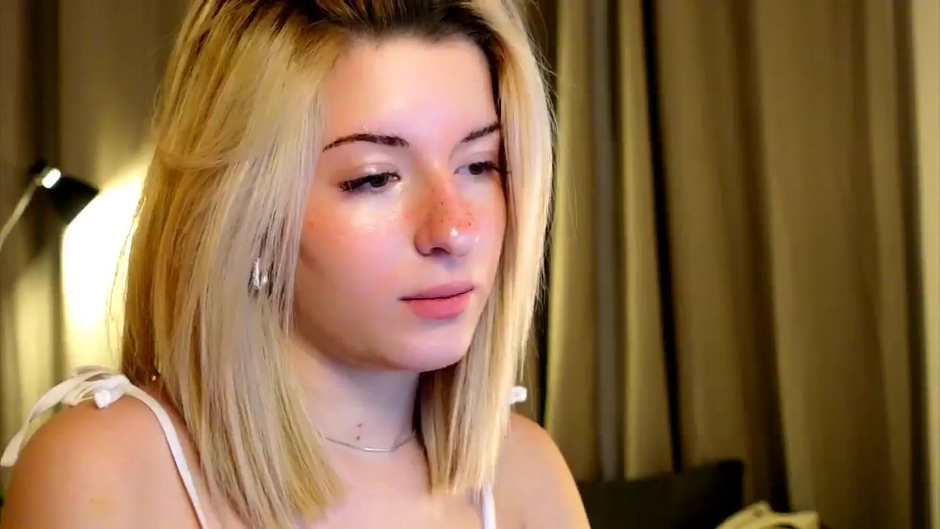 Gallery image thumbnail from funny_freckle's myfreecams stream on, 12/15/2024, 12:38 image 5 of 20