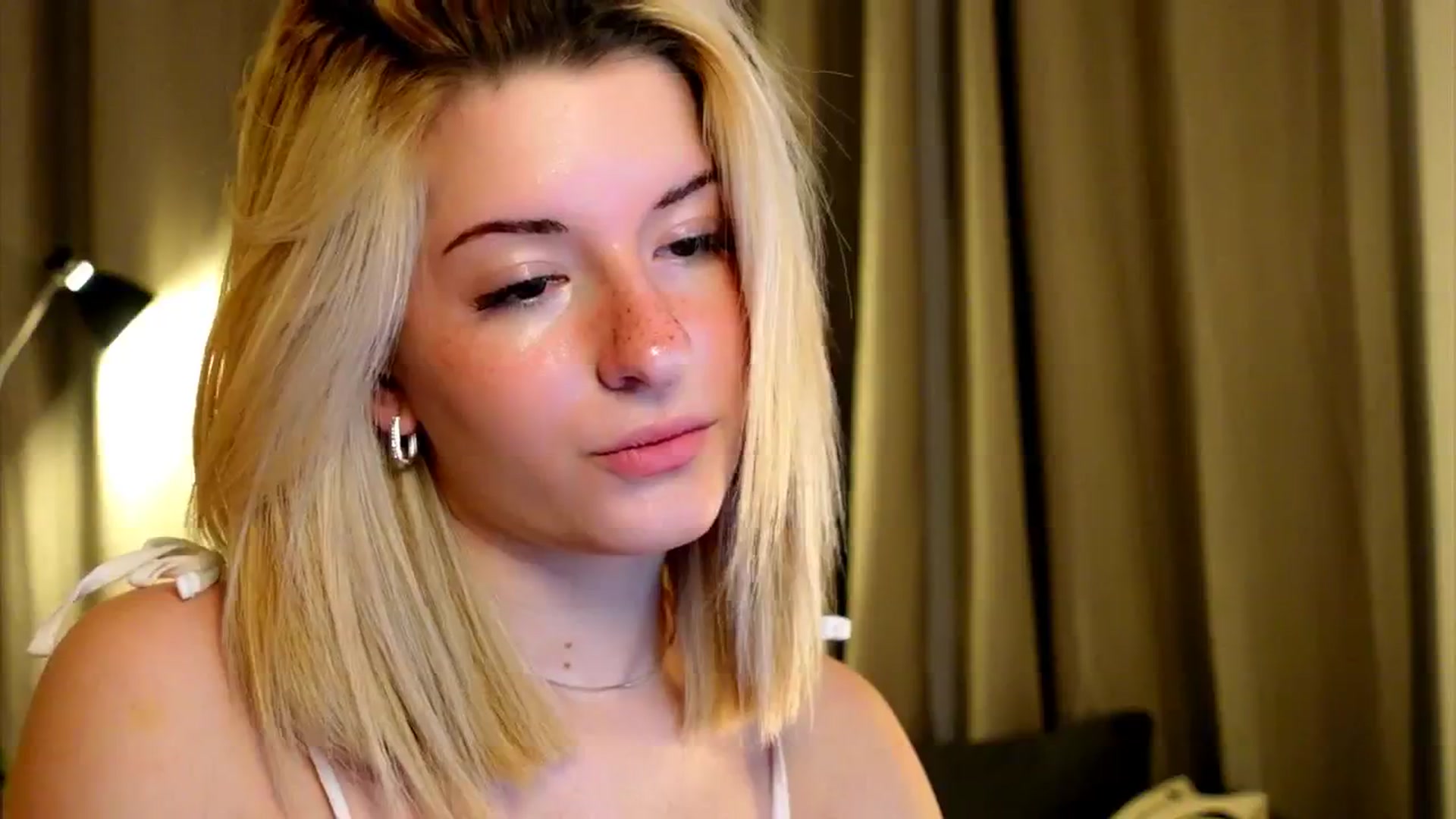 Gallery image thumbnail from funny_freckle's myfreecams stream on, 12/15/2024, 12:38 image 4 of 20