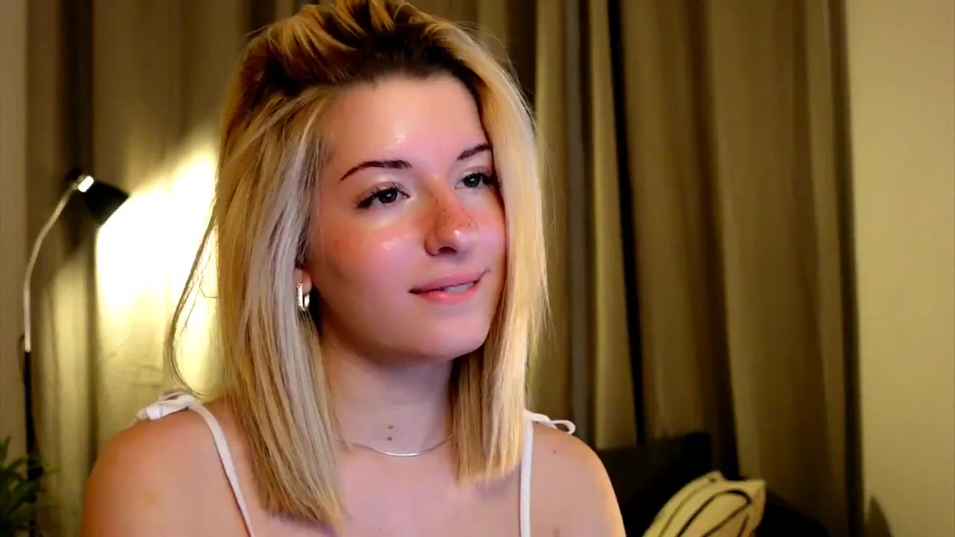 Gallery image thumbnail from funny_freckle's myfreecams stream on, 12/15/2024, 12:38 image 18 of 20