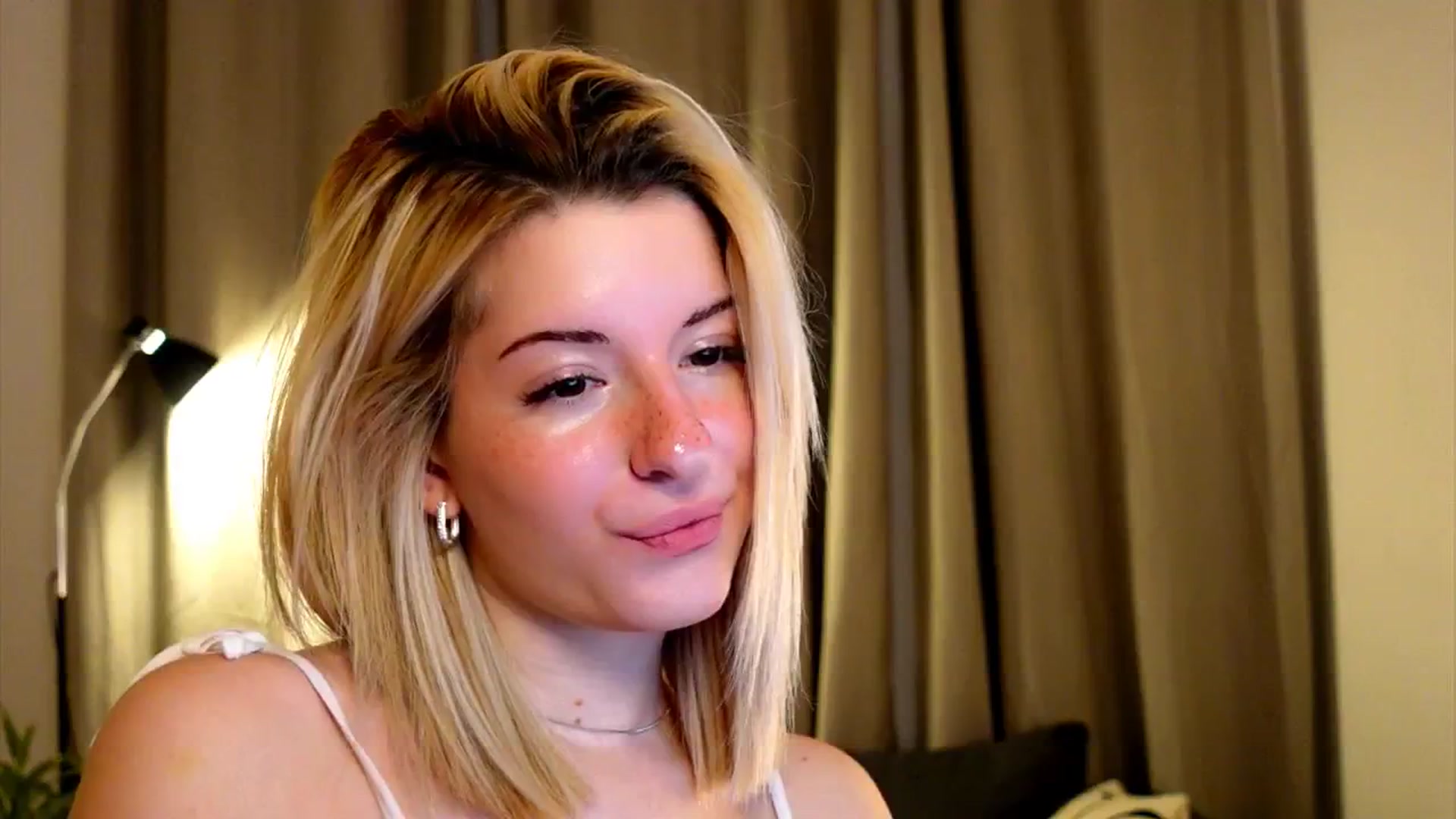 Gallery image thumbnail from funny_freckle's myfreecams stream on, 12/15/2024, 12:38 image 10 of 20