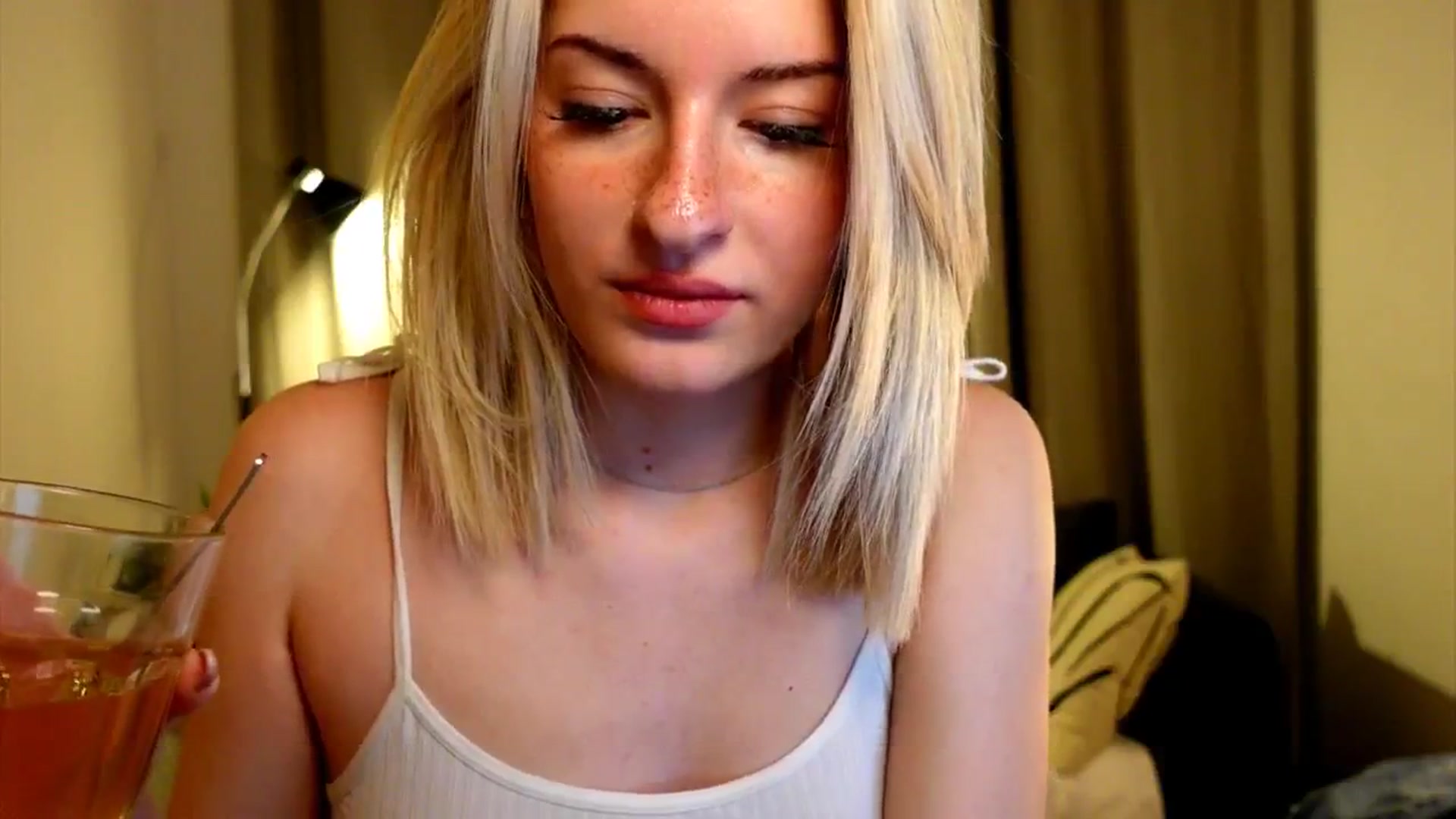 Gallery image thumbnail from funny_freckle's myfreecams stream on, 12/15/2024, 14:23 image 11 of 20
