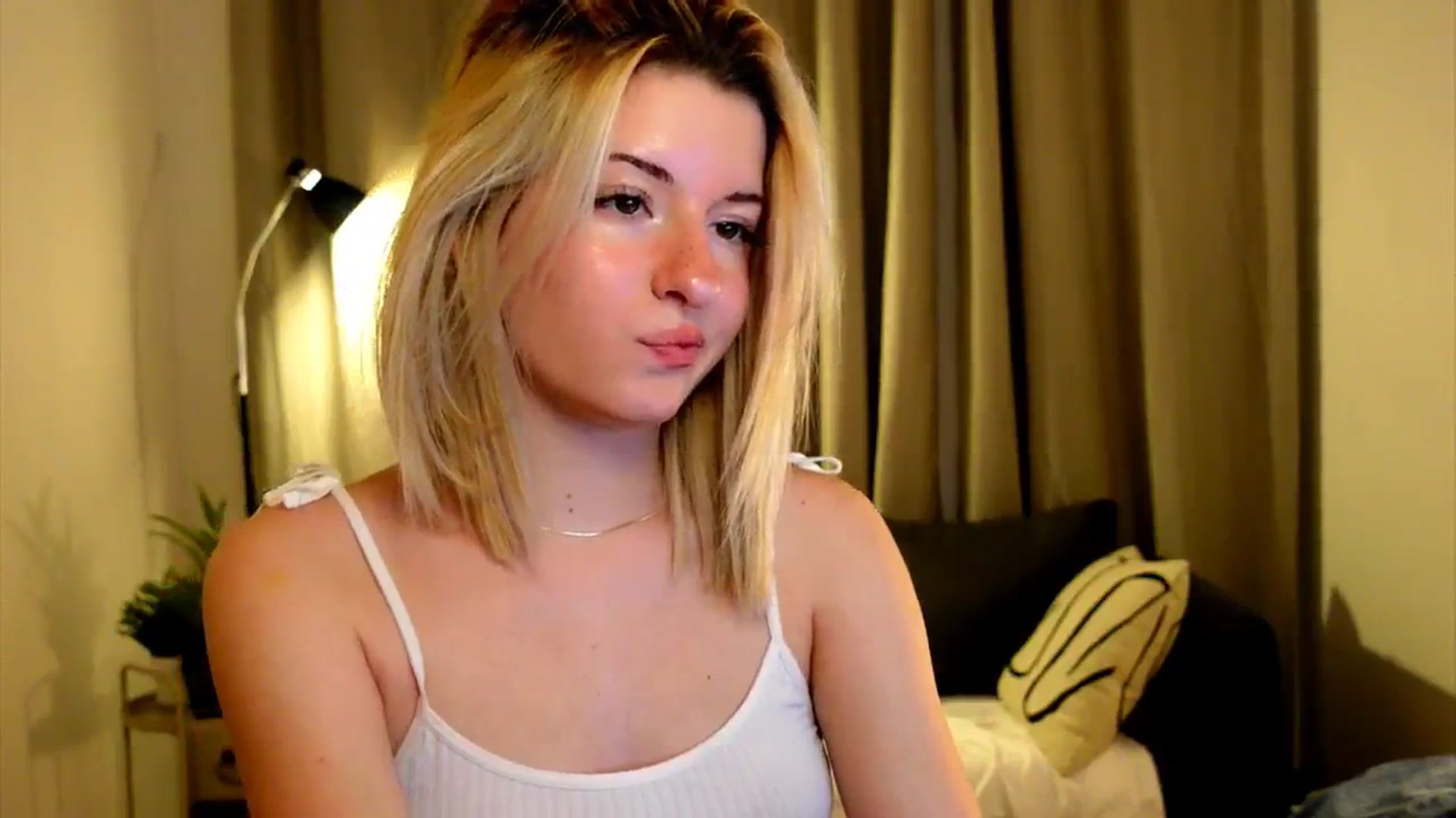 Gallery image thumbnail from funny_freckle's myfreecams stream on, 12/15/2024, 14:23 image 9 of 20