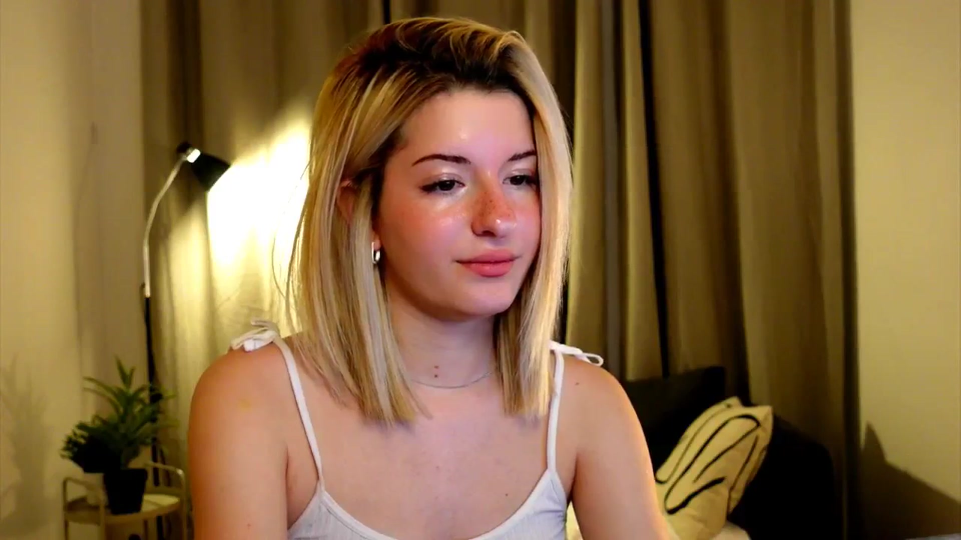 Gallery image thumbnail from funny_freckle's myfreecams stream on, 12/15/2024, 14:23 image 20 of 20