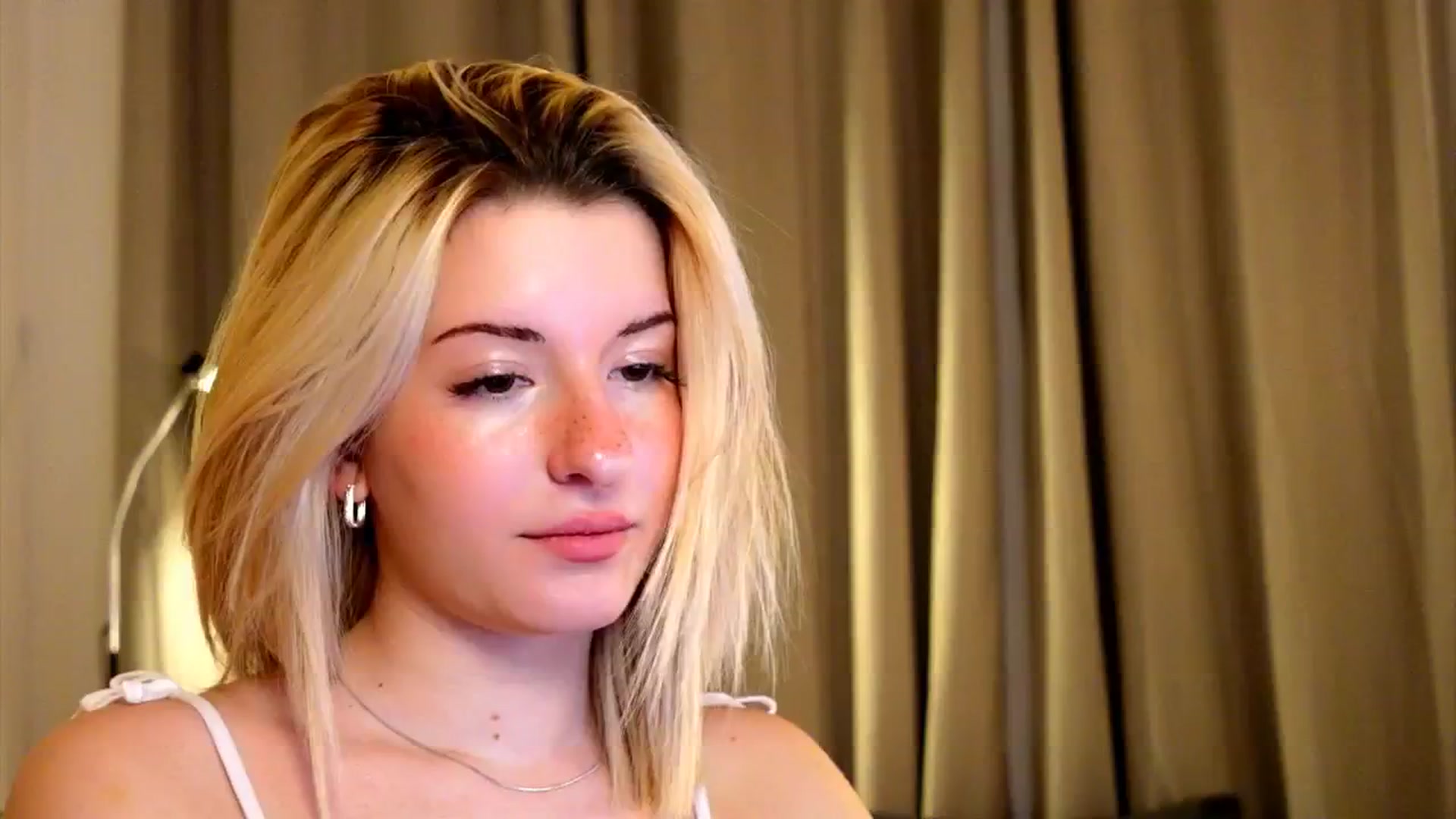 Gallery image thumbnail from funny_freckle's myfreecams stream on, 12/15/2024, 14:23 image 1 of 20