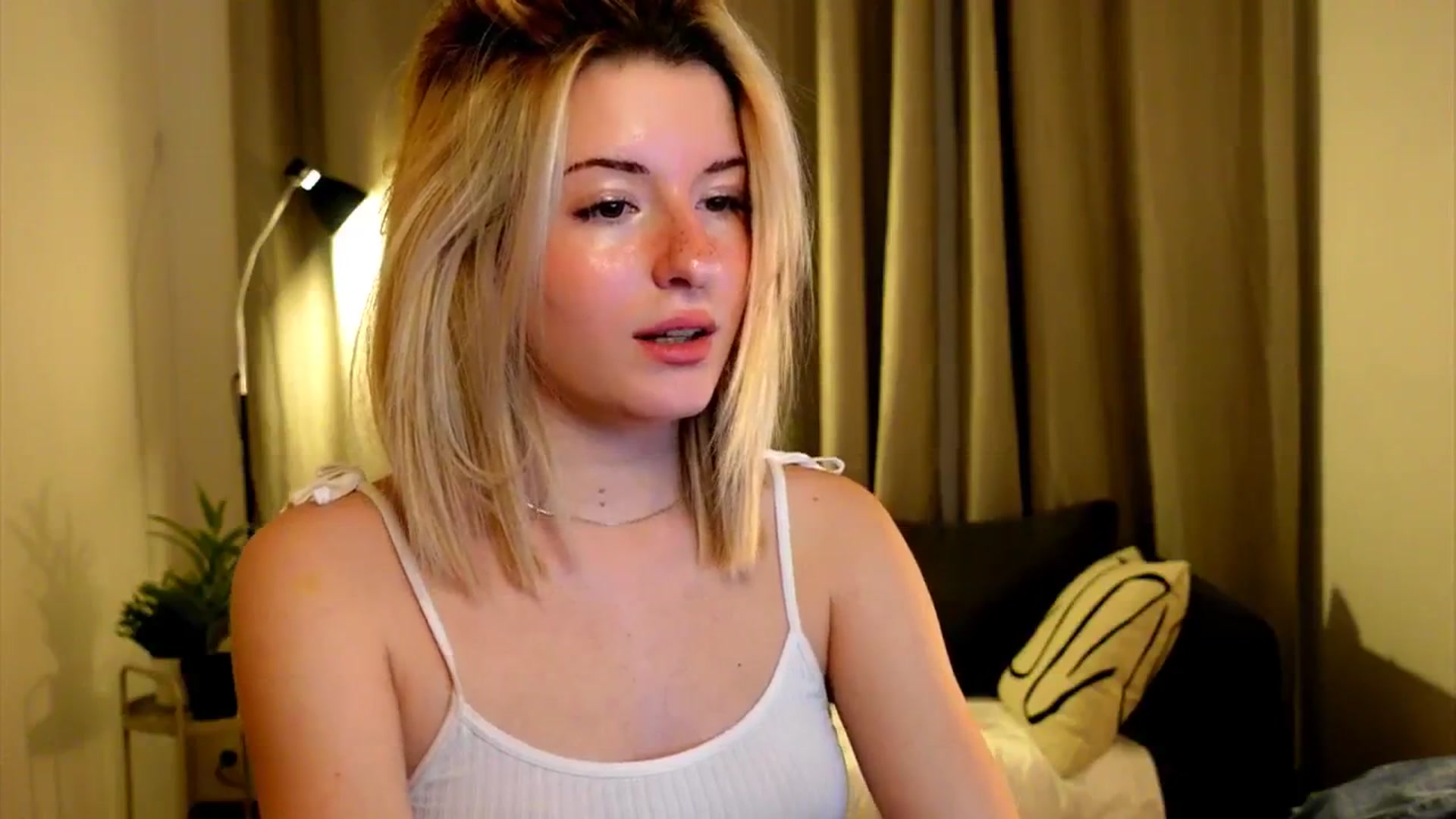 Gallery image thumbnail from funny_freckle's myfreecams stream on, 12/15/2024, 14:23 image 10 of 20