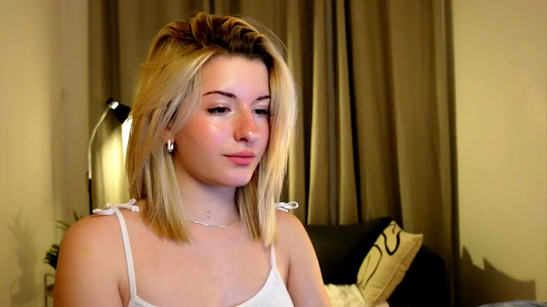 Gallery image thumbnail from funny_freckle's myfreecams stream on, 12/15/2024, 15:56 image 4 of 20