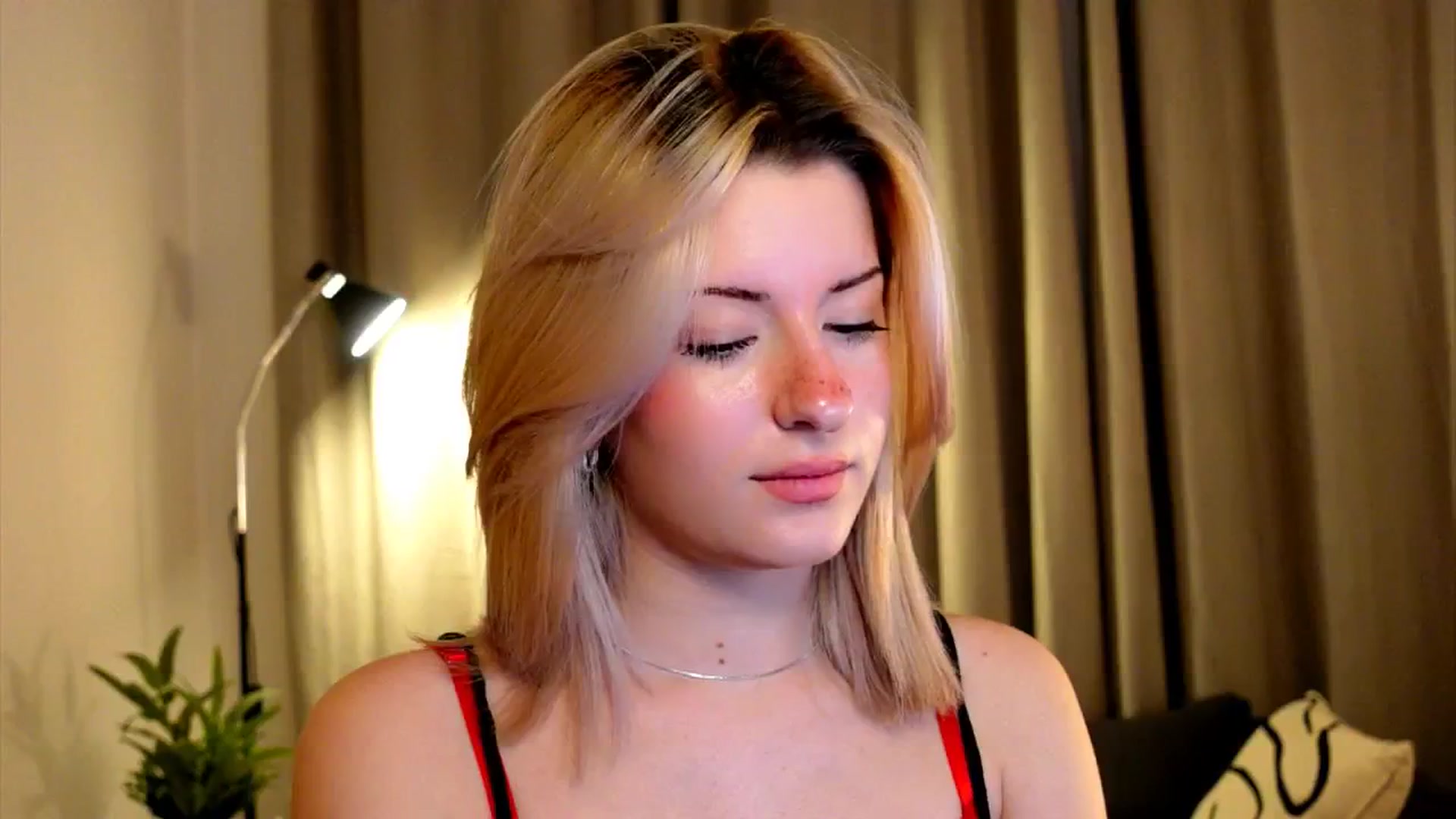 Gallery image thumbnail from funny_freckle's myfreecams stream on, 01/04/2025, 11:31 image 20 of 20