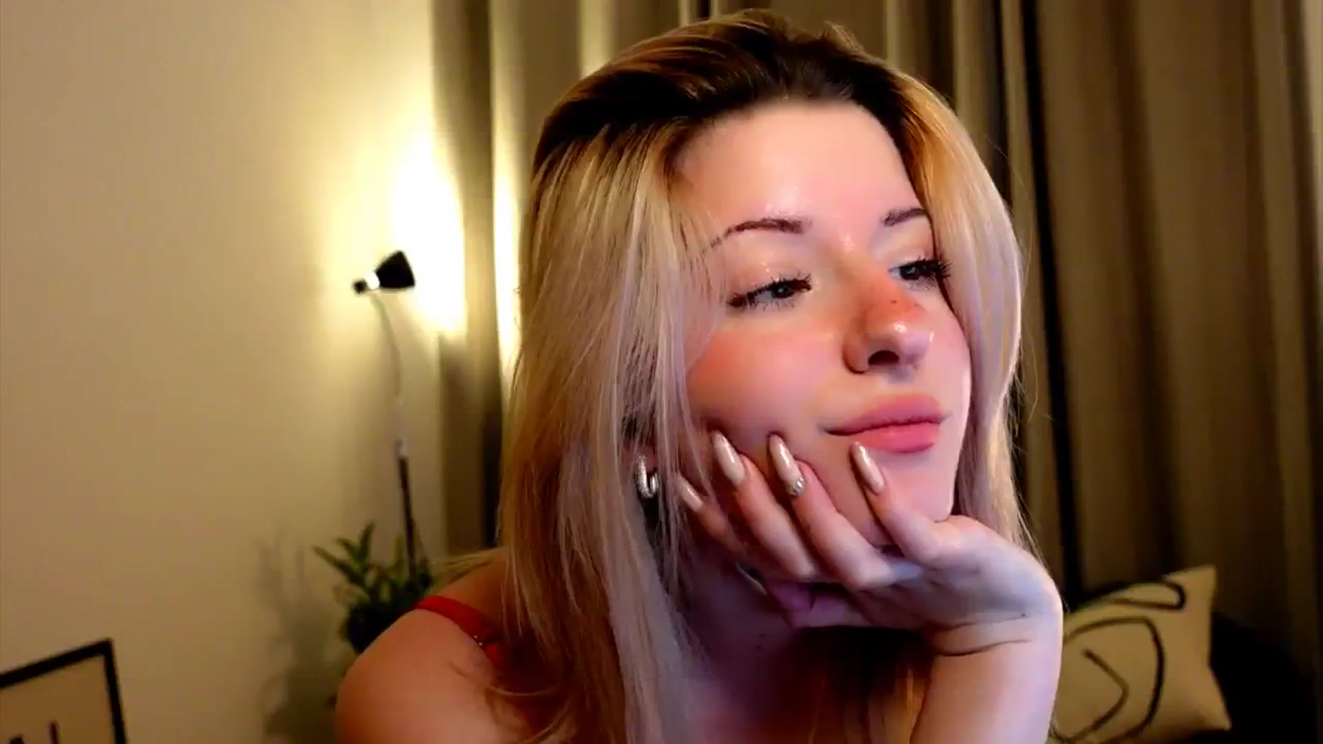 Gallery image thumbnail from funny_freckle's myfreecams stream on, 01/04/2025, 13:27 image 5 of 20