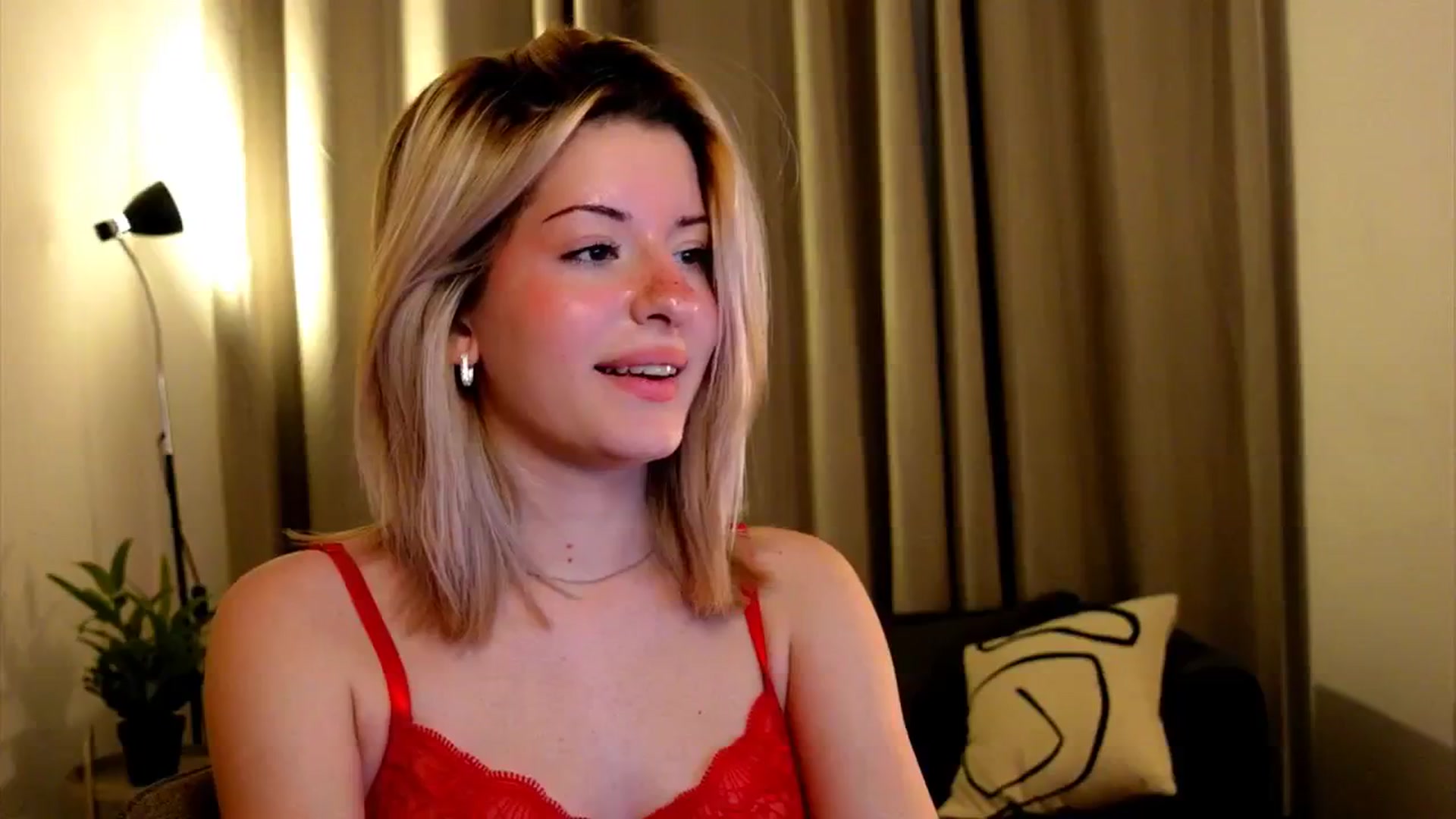 Gallery image thumbnail from funny_freckle's myfreecams stream on, 01/04/2025, 14:24 image 17 of 20