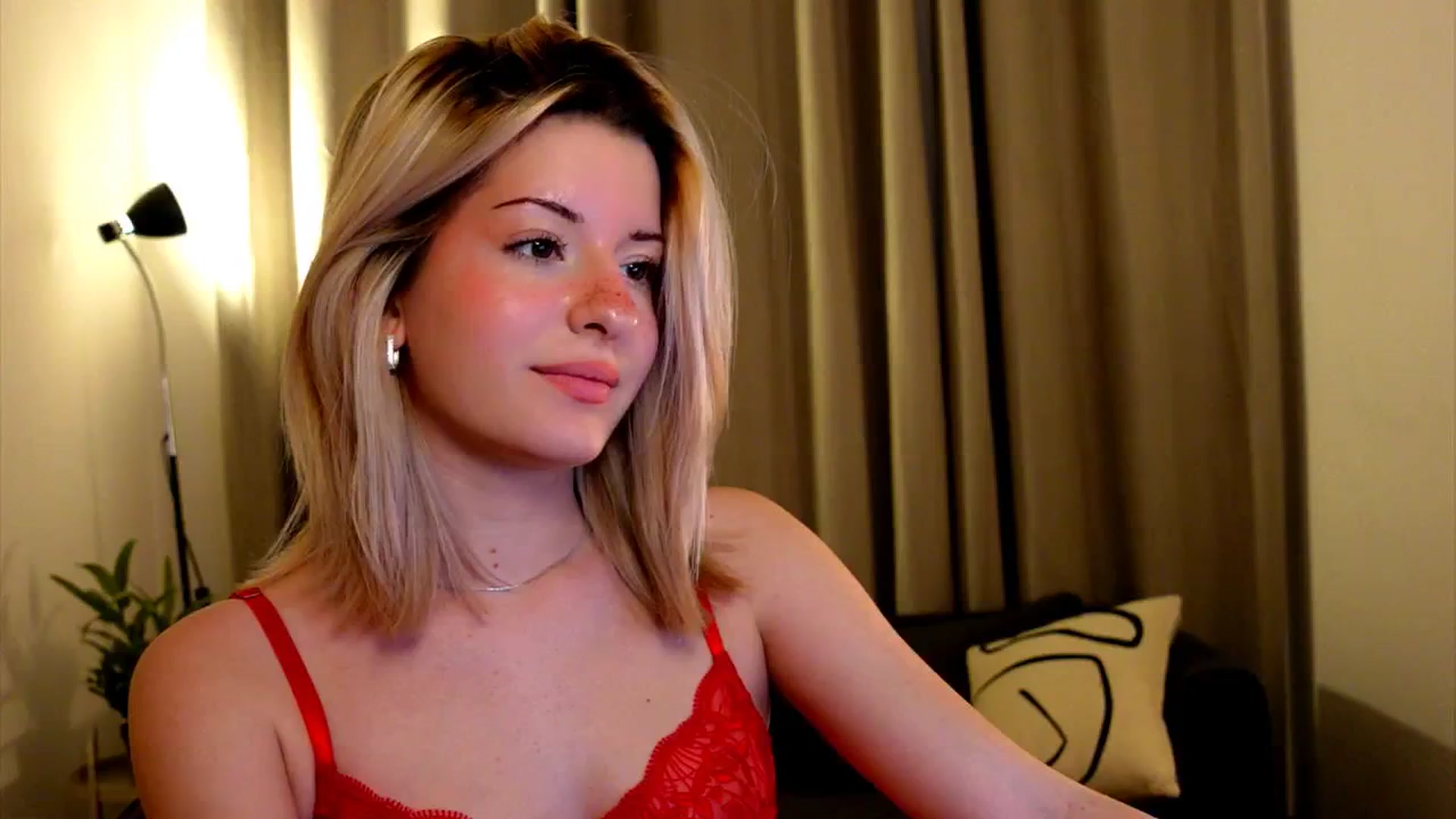 Gallery image thumbnail from funny_freckle's myfreecams stream on, 01/04/2025, 14:24 image 16 of 20