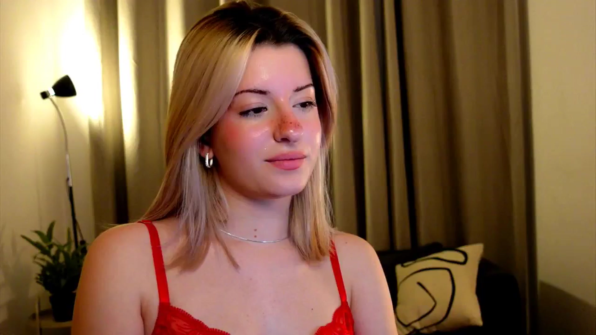 Gallery image thumbnail from funny_freckle's myfreecams stream on, 01/04/2025, 14:24 image 15 of 20