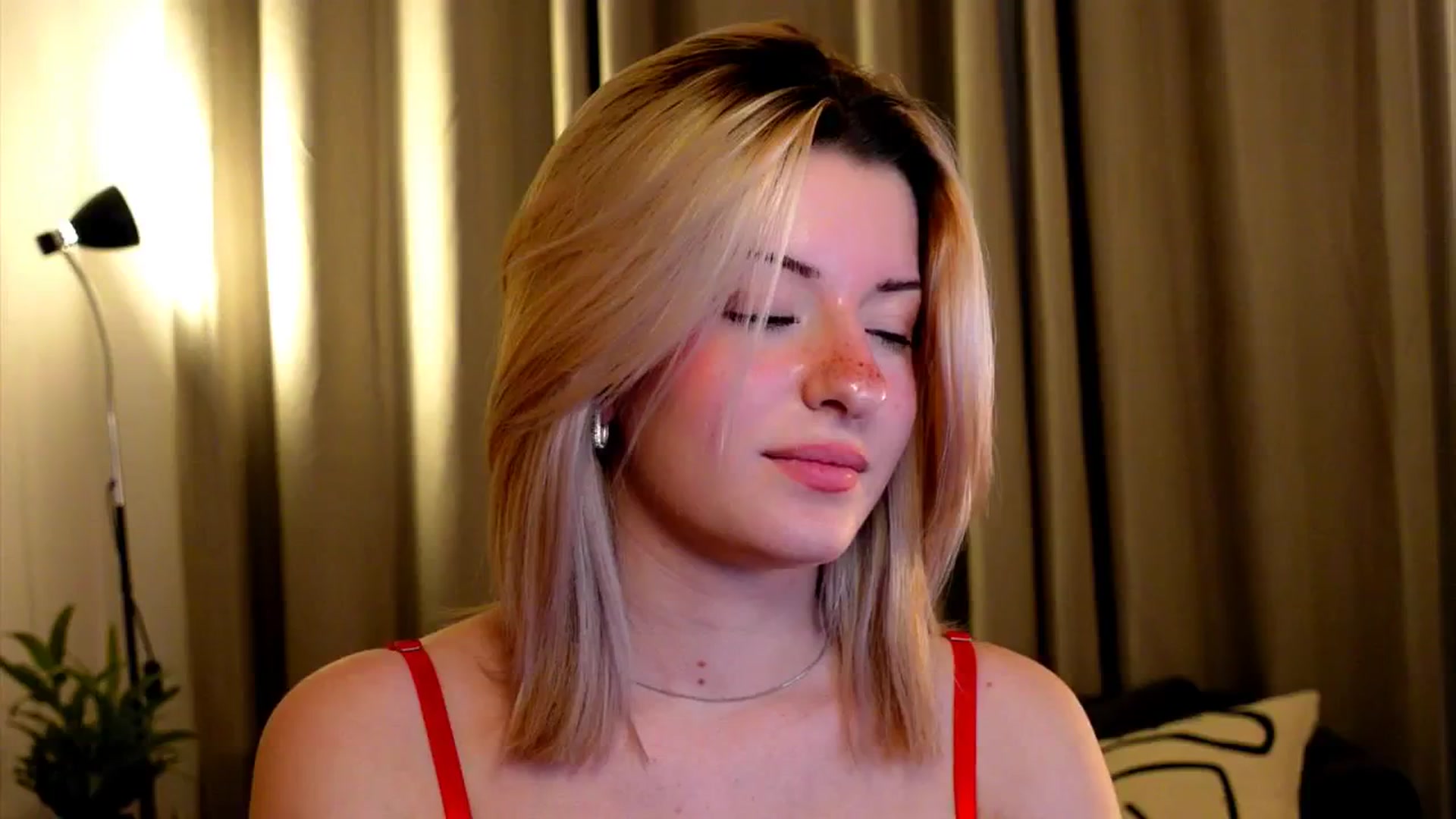 Gallery image thumbnail from funny_freckle's myfreecams stream on, 01/04/2025, 14:50 image 14 of 20