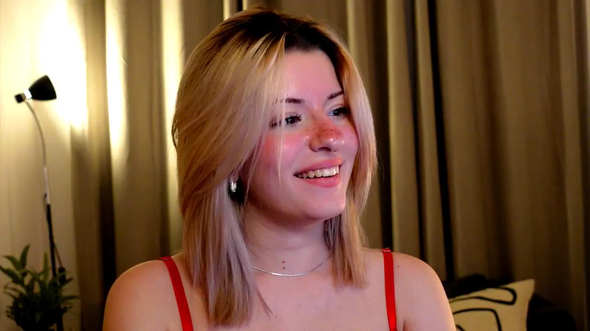 Gallery image thumbnail from funny_freckle's myfreecams stream on, 01/04/2025, 14:50 image 17 of 20
