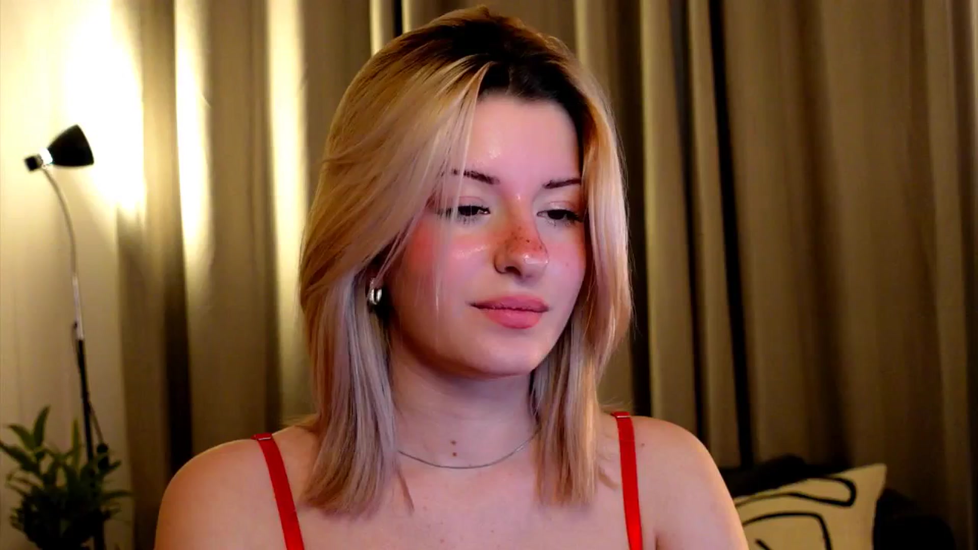 Gallery image thumbnail from funny_freckle's myfreecams stream on, 01/04/2025, 14:50 image 8 of 20
