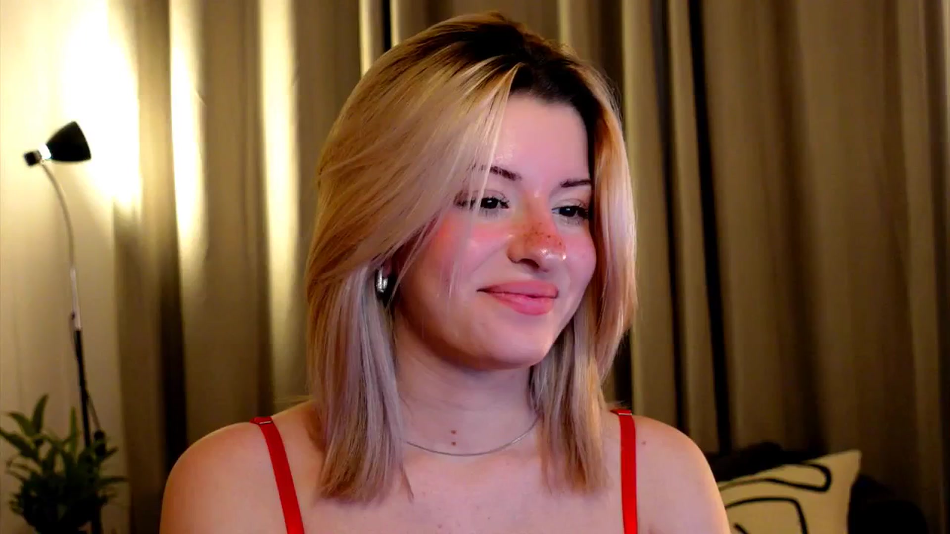 Gallery image thumbnail from funny_freckle's myfreecams stream on, 01/04/2025, 14:50 image 13 of 20