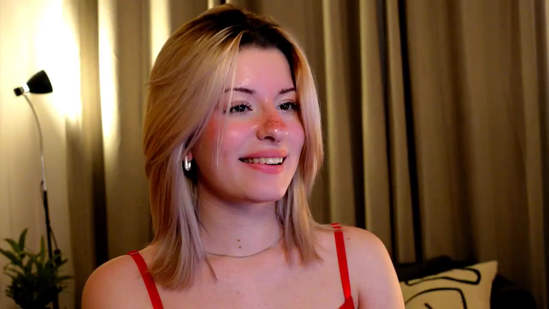 Gallery image thumbnail from funny_freckle's myfreecams stream on, 01/04/2025, 14:50 image 3 of 20