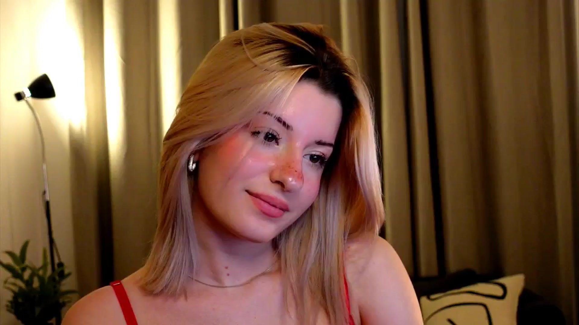 Gallery image thumbnail from funny_freckle's myfreecams stream on, 01/04/2025, 14:50 image 2 of 20