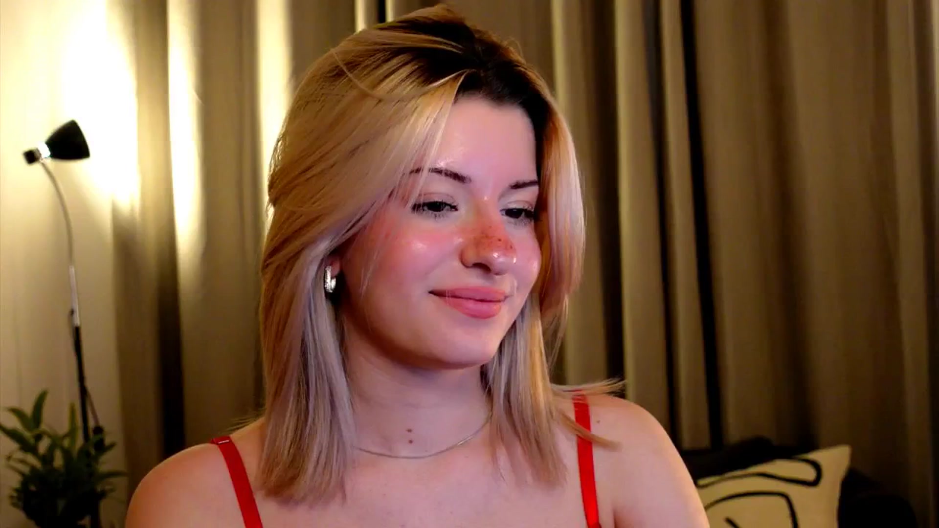 Gallery image thumbnail from funny_freckle's myfreecams stream on, 01/04/2025, 14:50 image 1 of 20