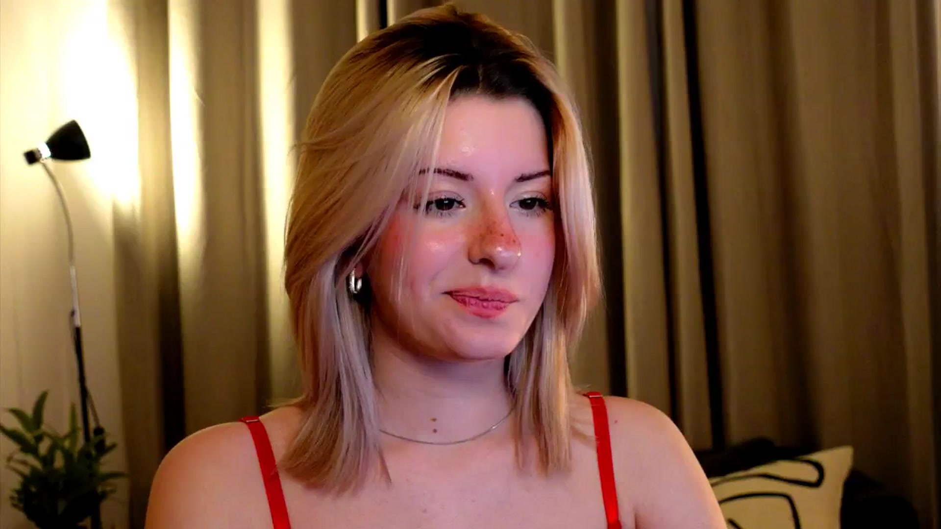 Gallery image thumbnail from funny_freckle's myfreecams stream on, 01/04/2025, 14:50 image 6 of 20